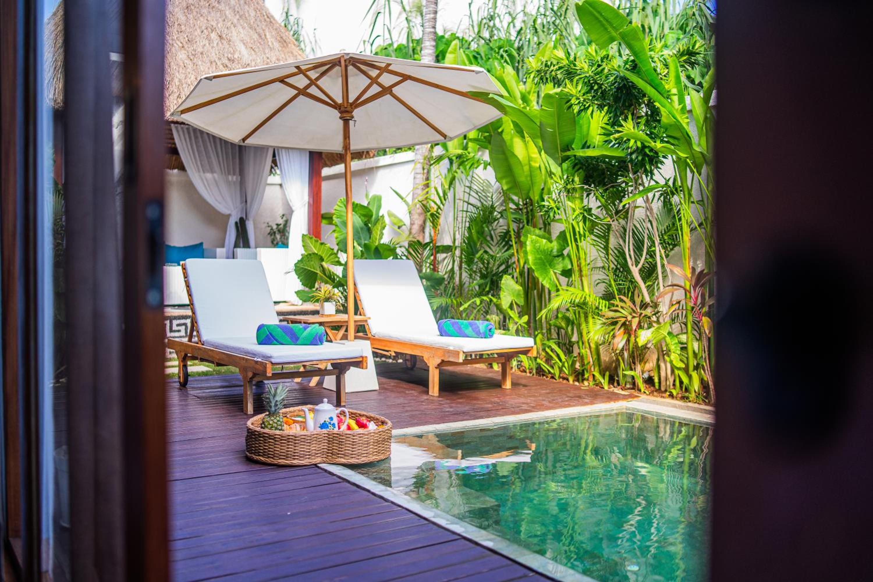 Villa with Private Pool - Photo 9