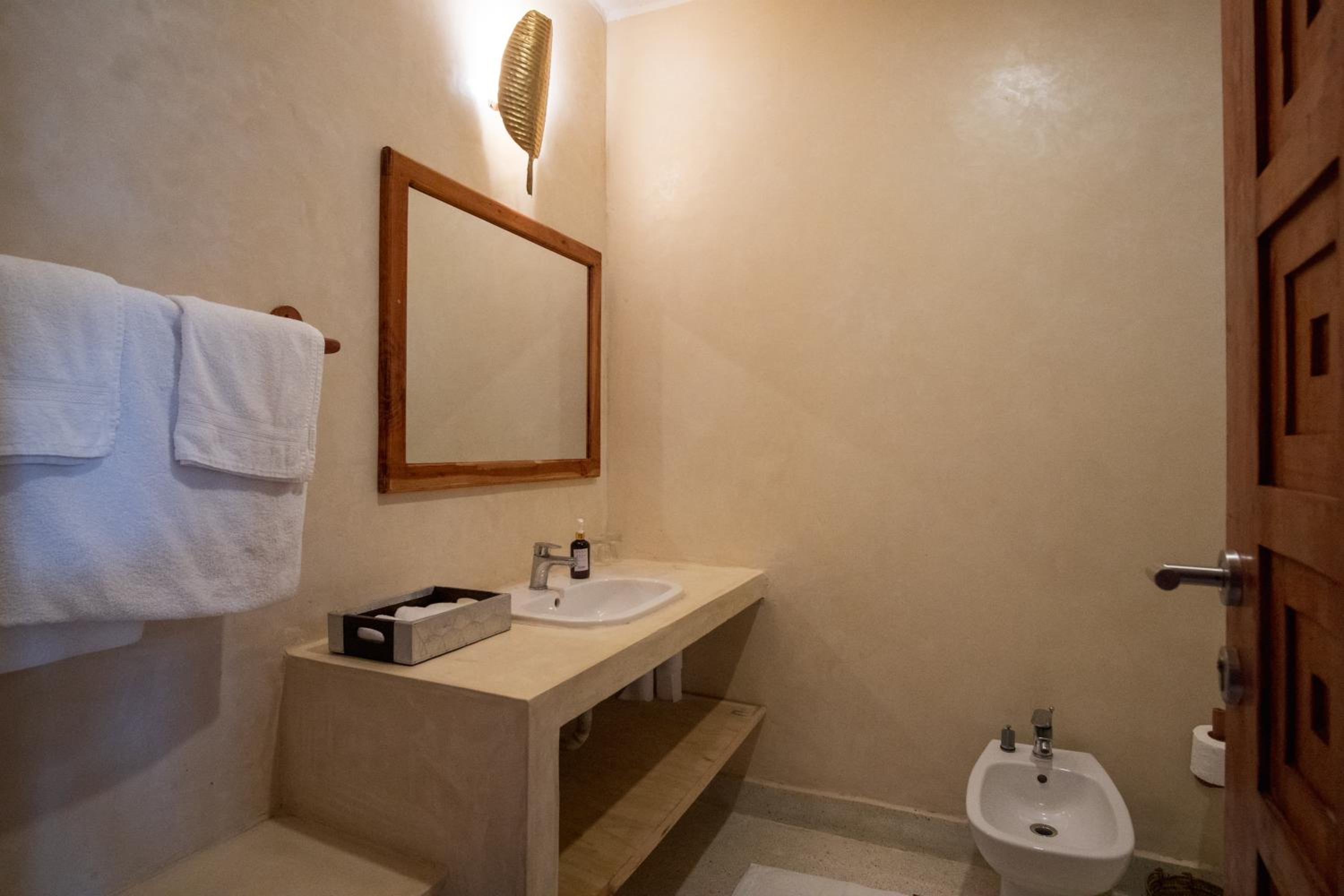 Double Room with Garden View - Photo 6