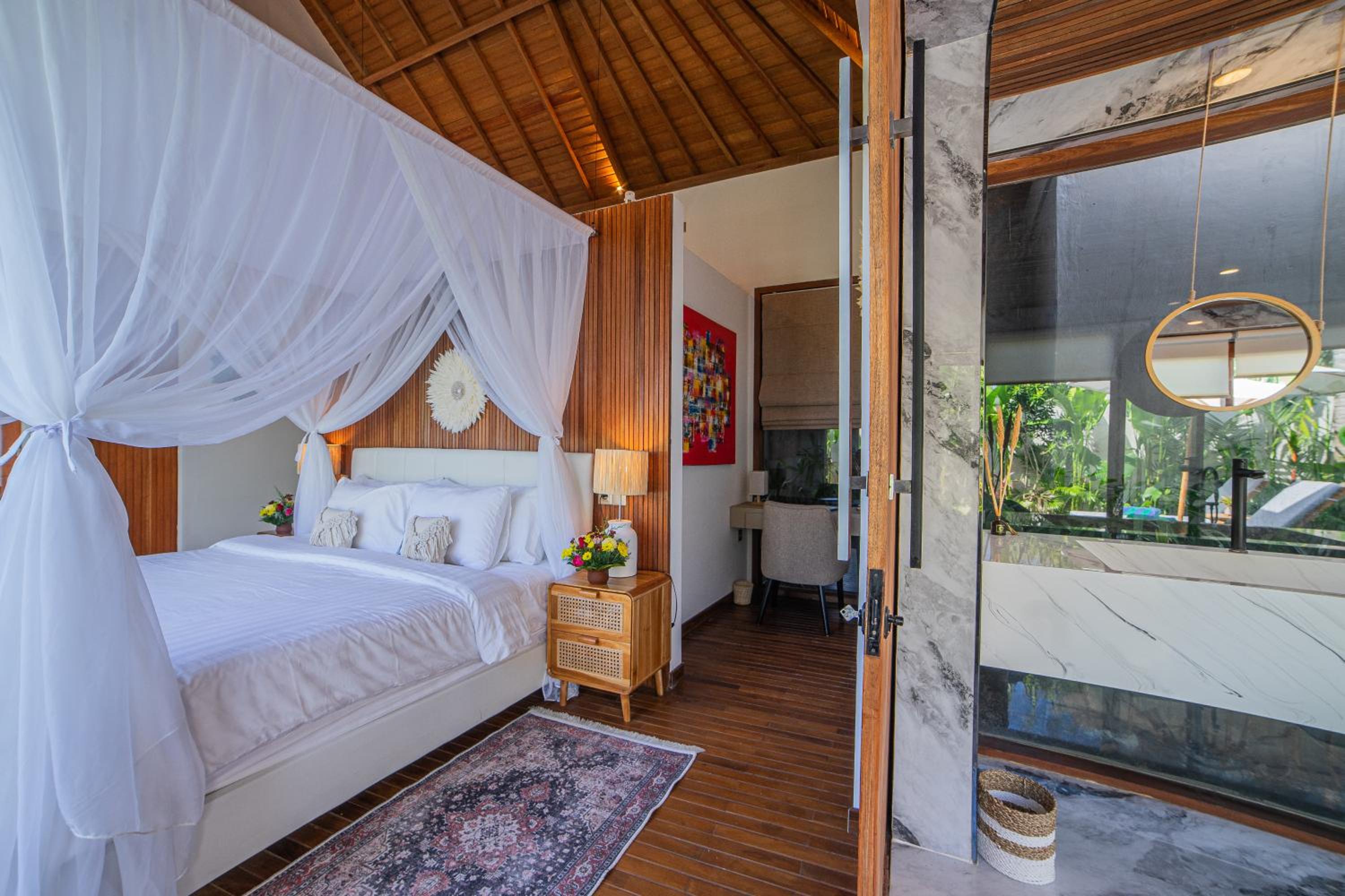 Villa with Private Pool - Photo 40