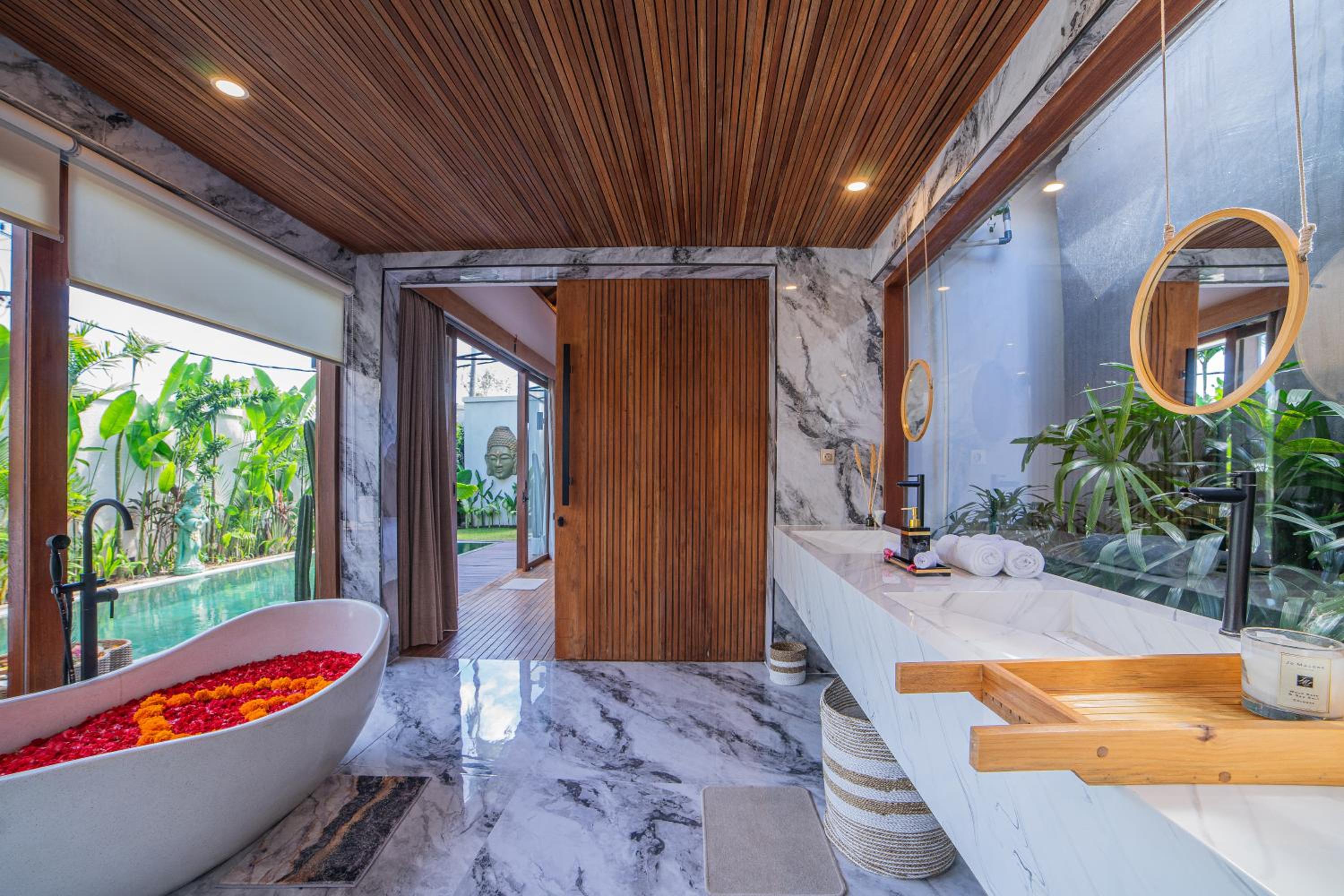 Villa with Private Pool - Photo 13