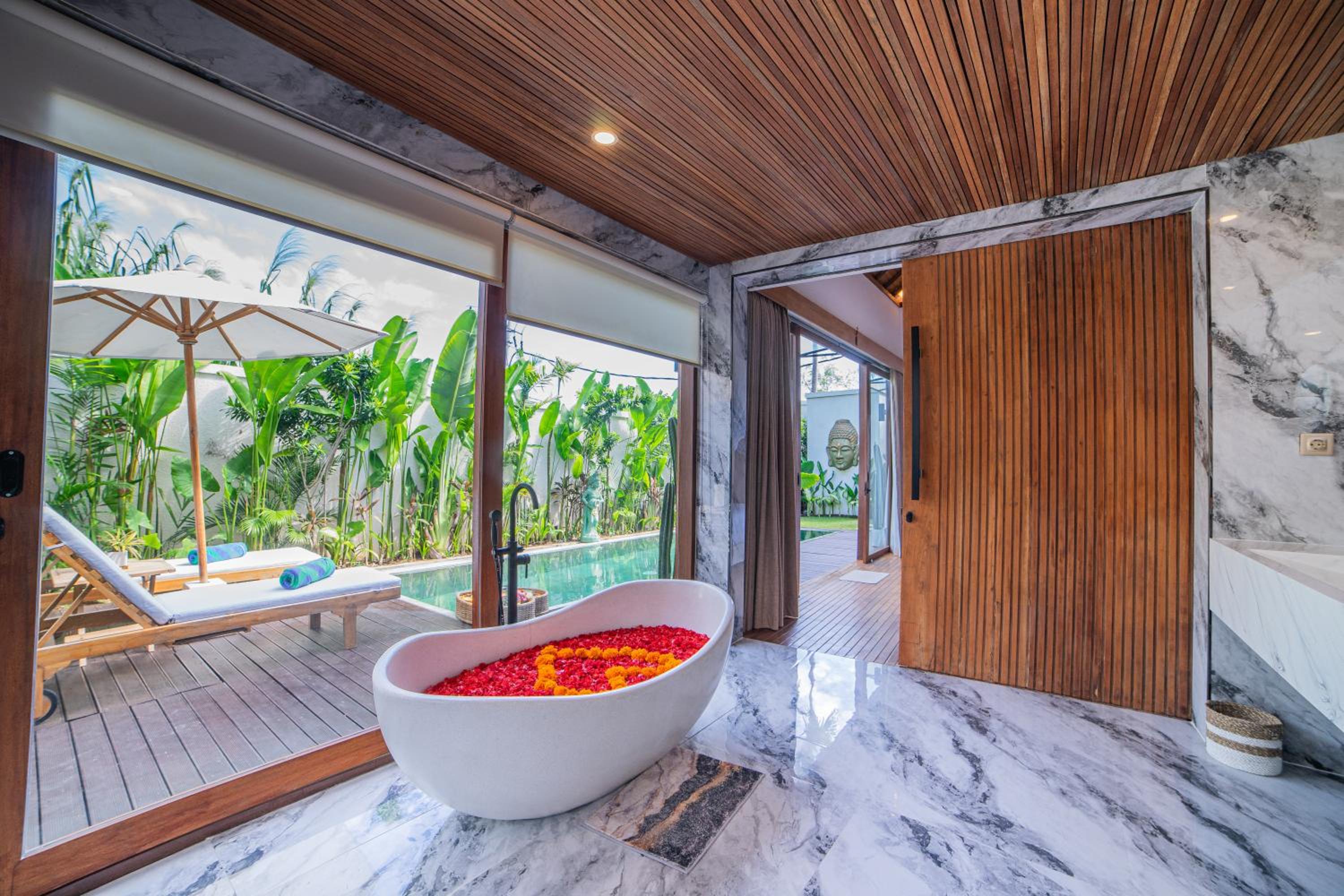 Villa with Private Pool - Photo 16