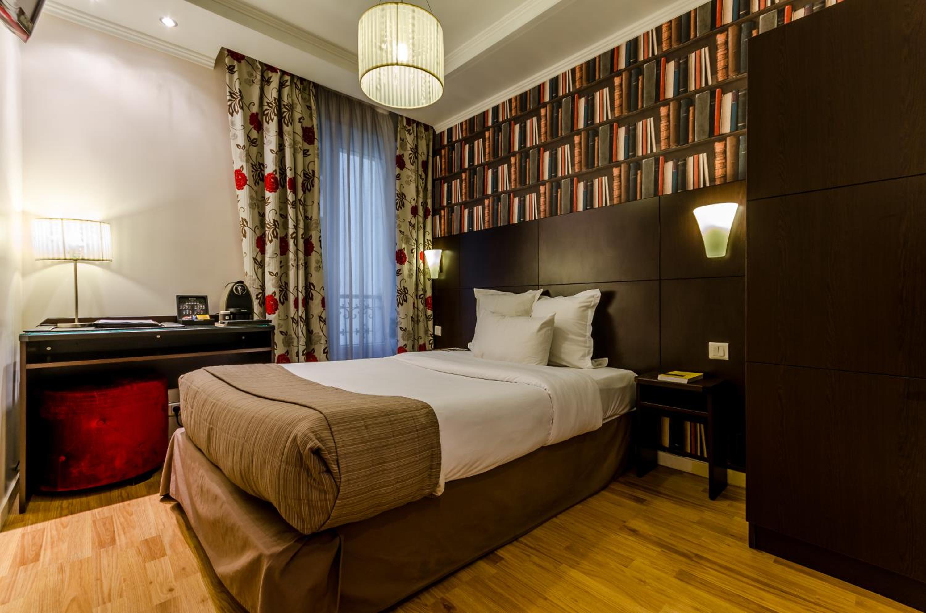 Simple Room photo 1