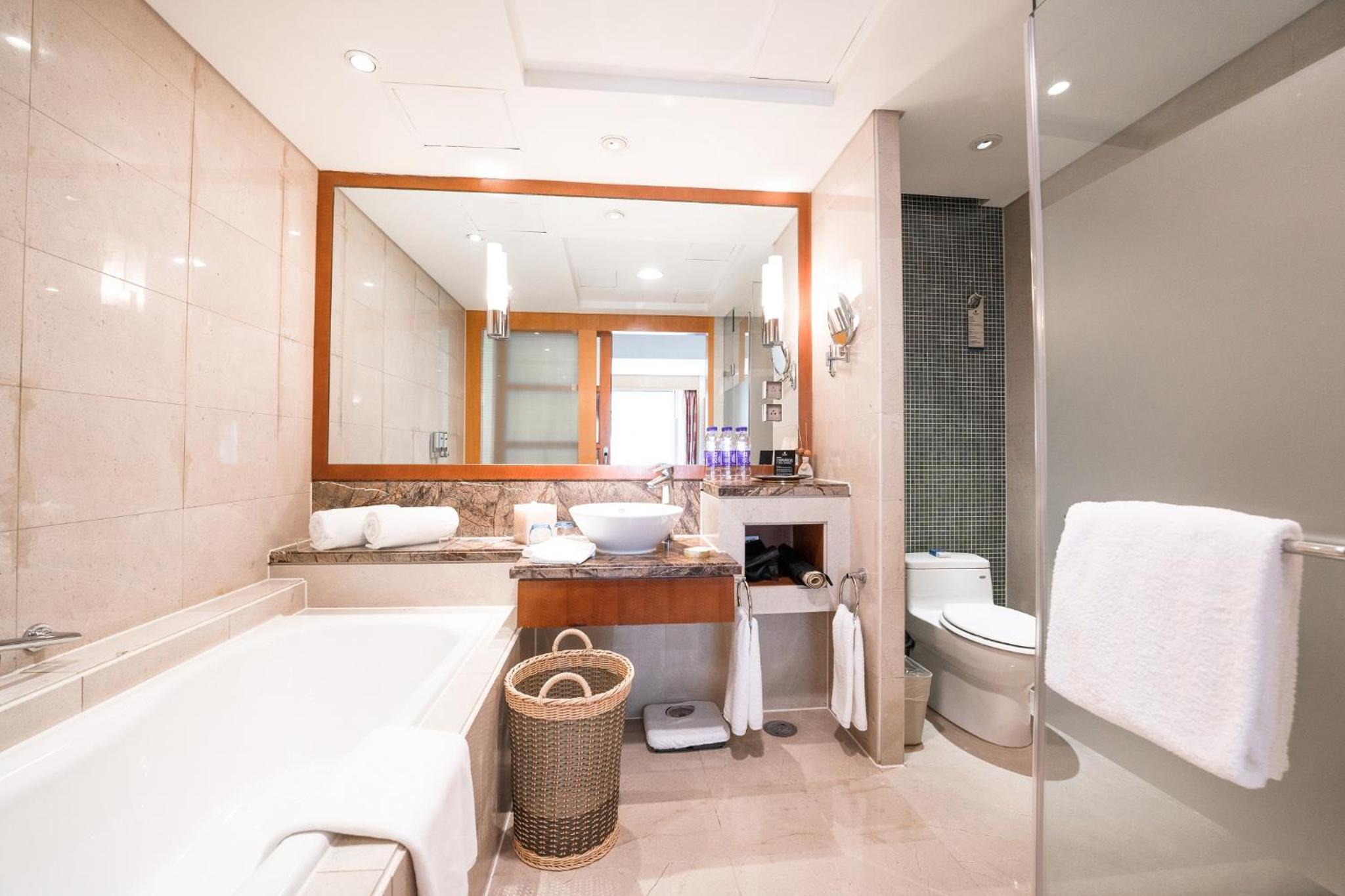 Executive Suite - Photo 4