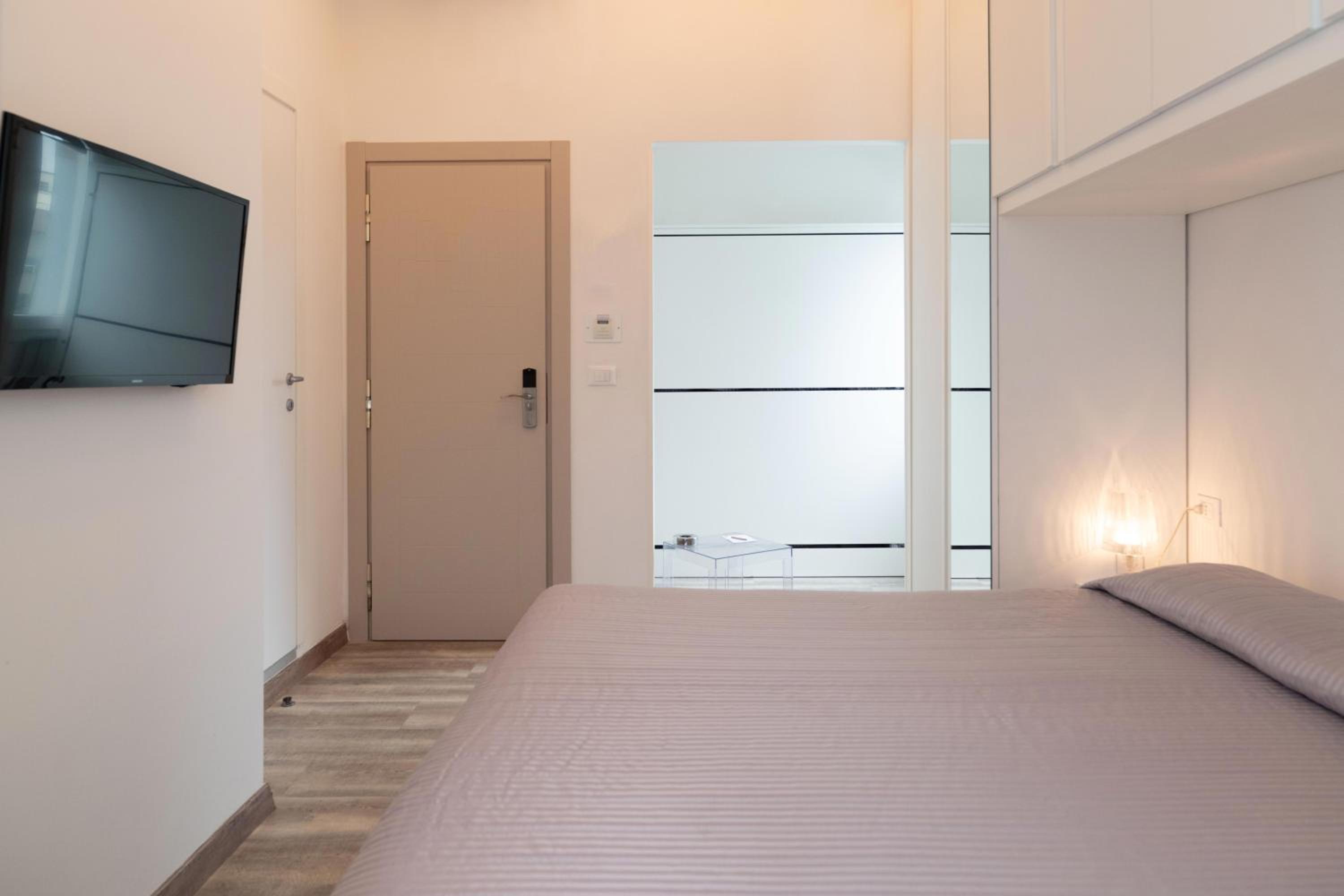 Triple Room with Side Sea View - Photo 4