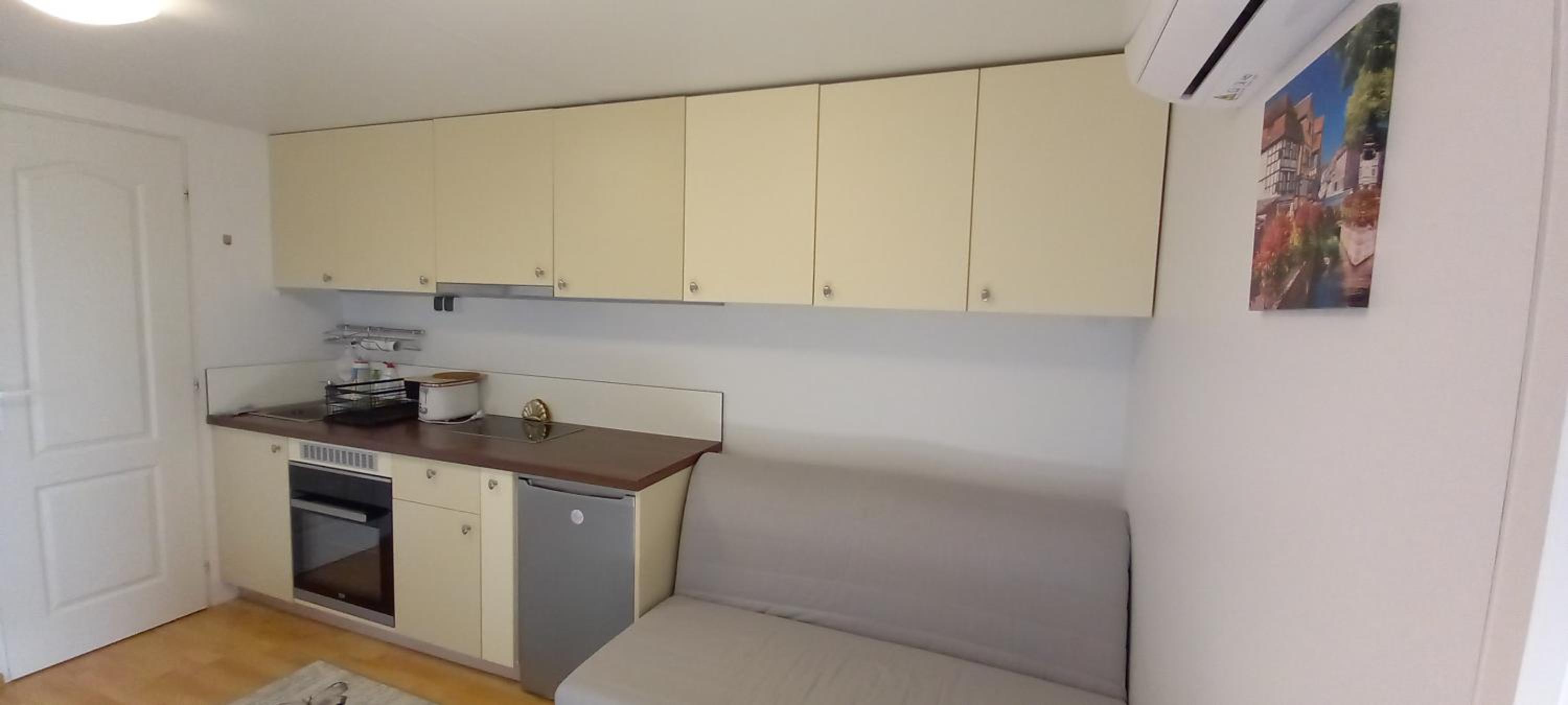 One-Bedroom House photo 2