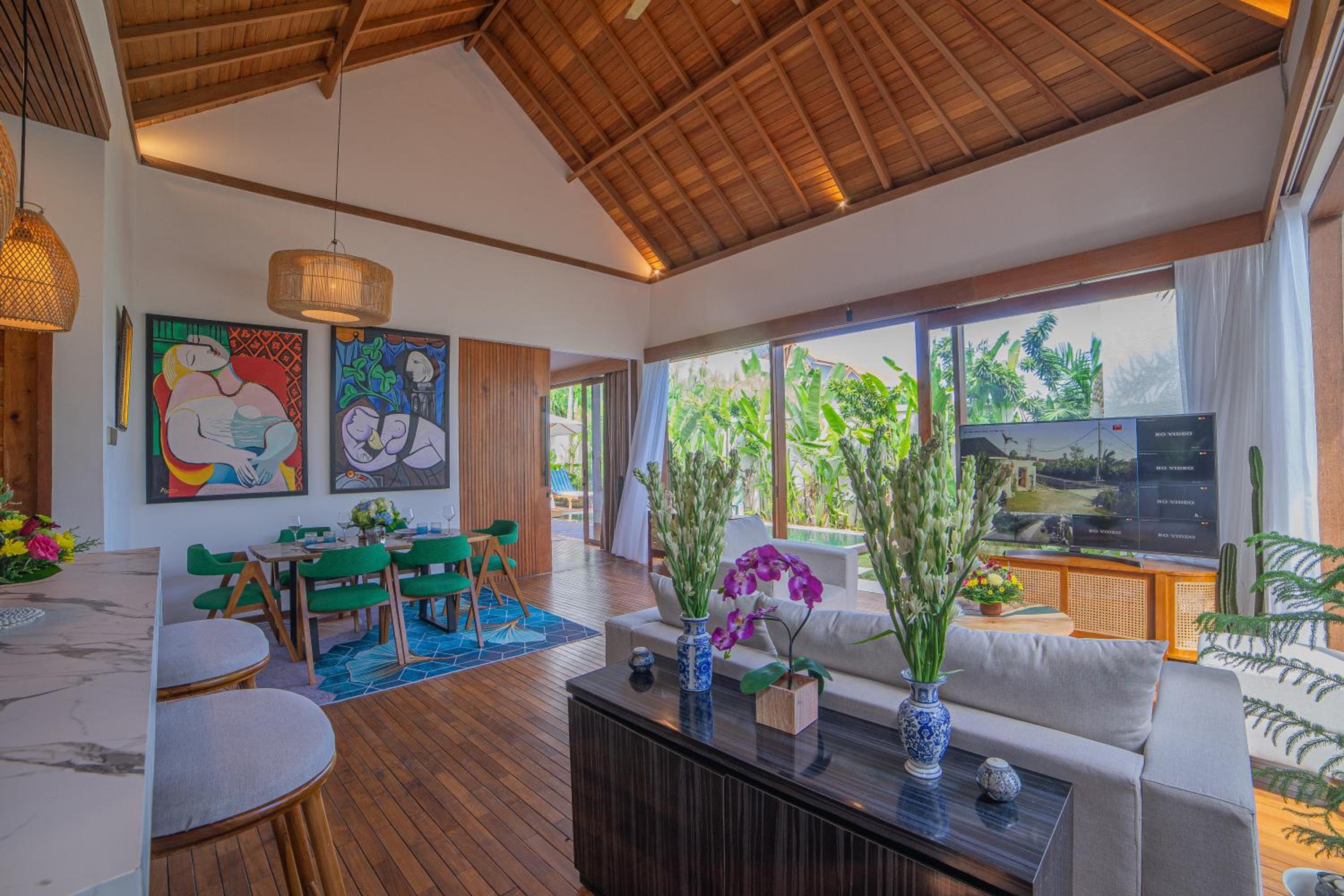 Villa with Private Pool - Photo 23
