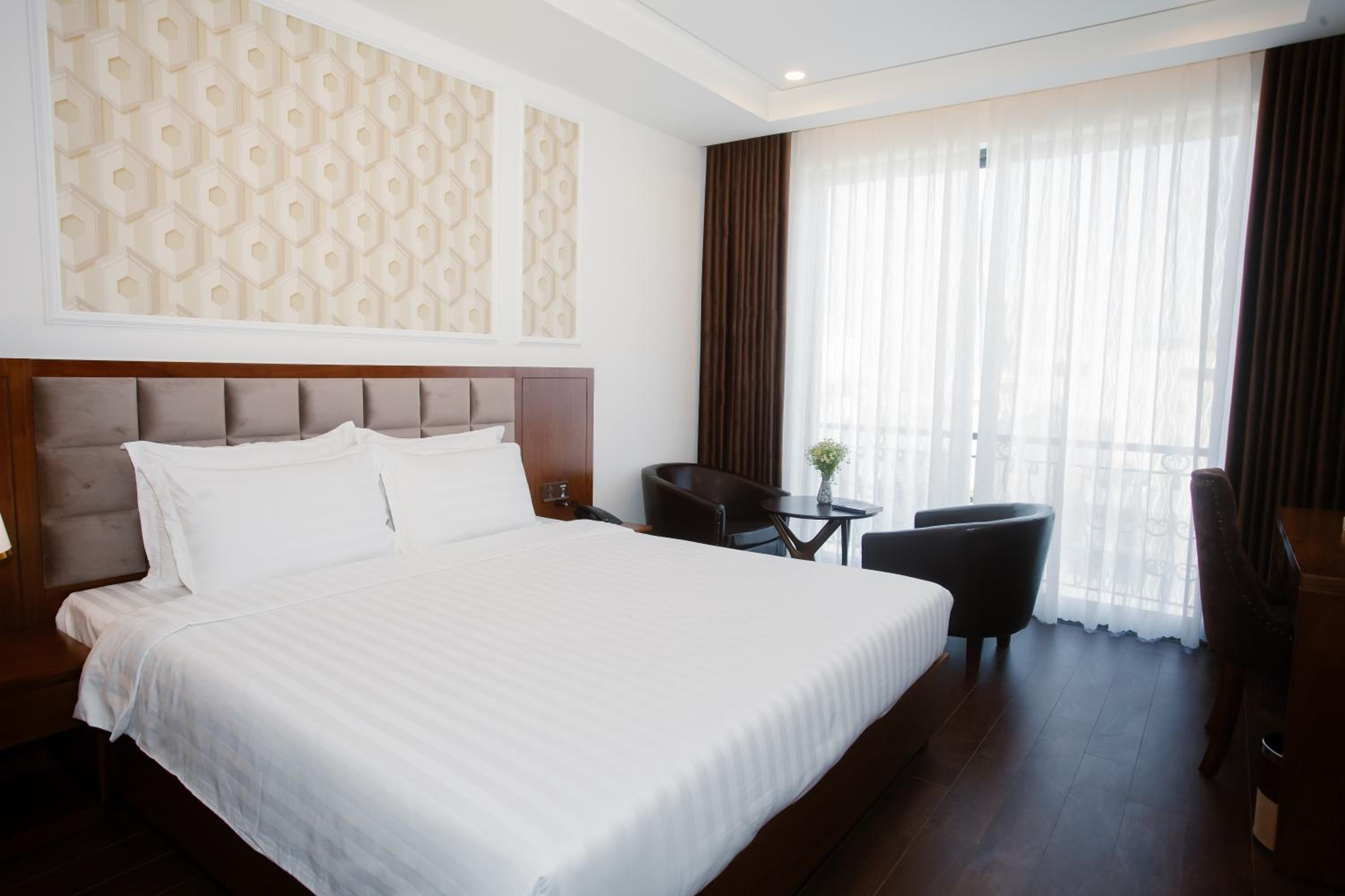 Twin Room with Balcony - Photo 16