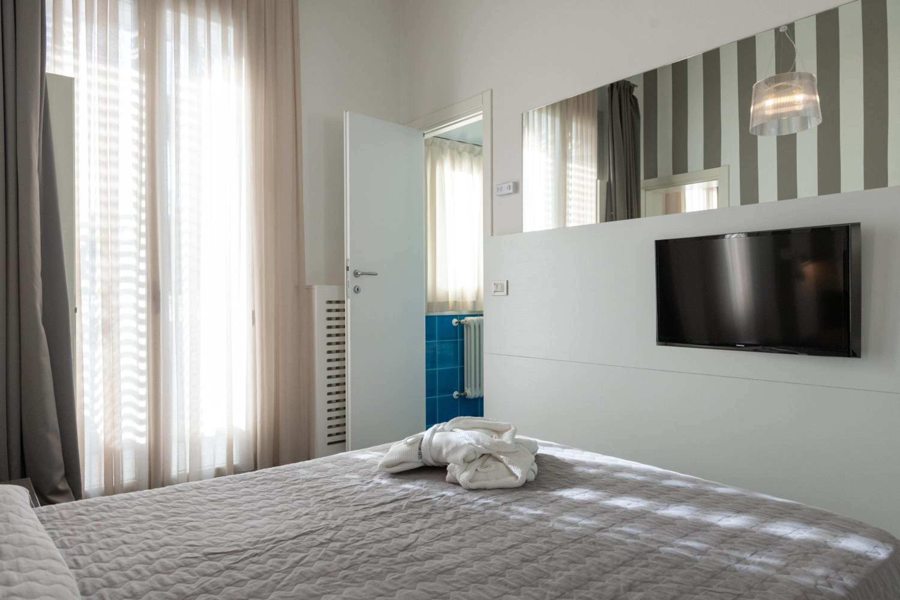 Triple Room with Balcony - Photo 4