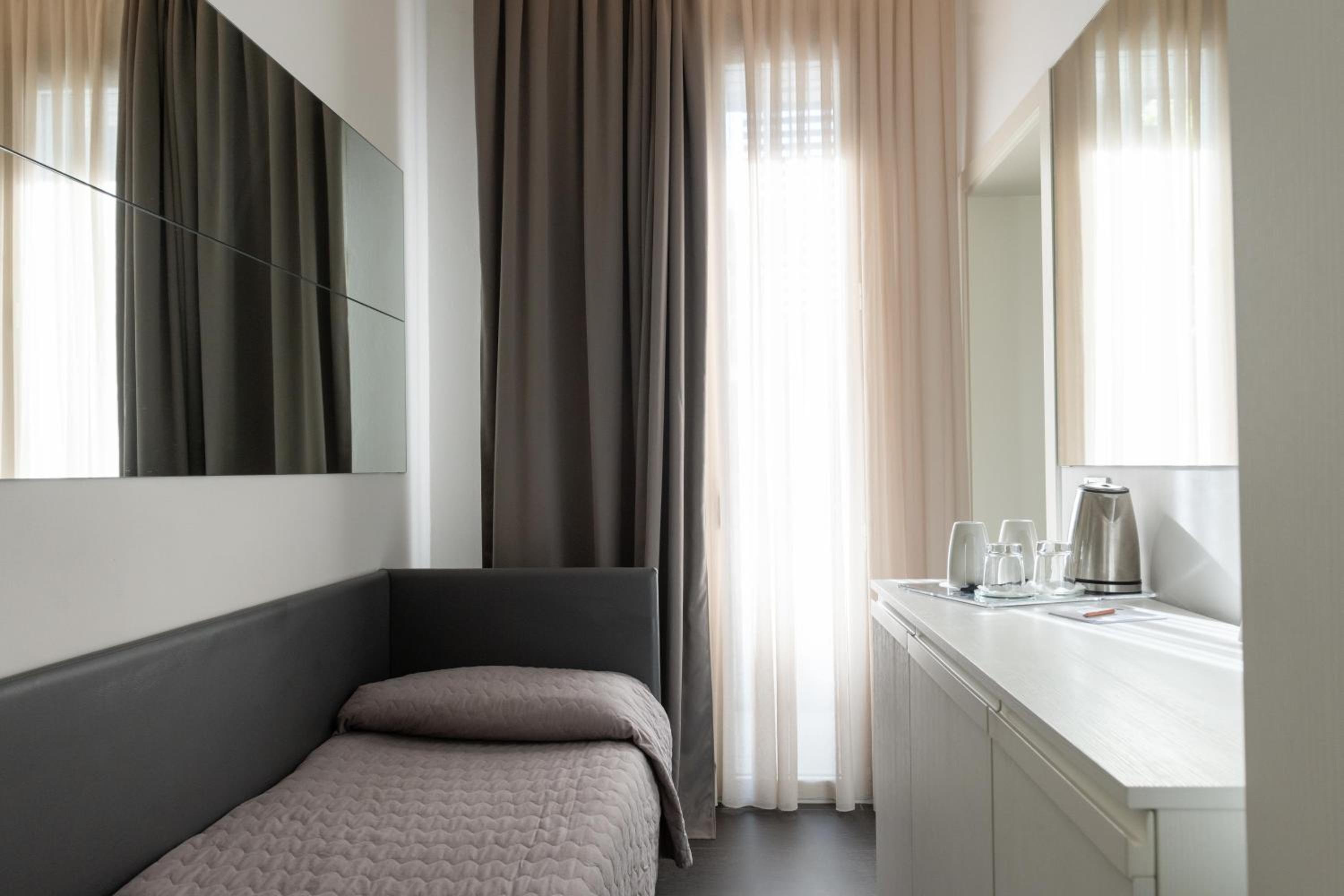 Triple Room with Balcony - Photo 3