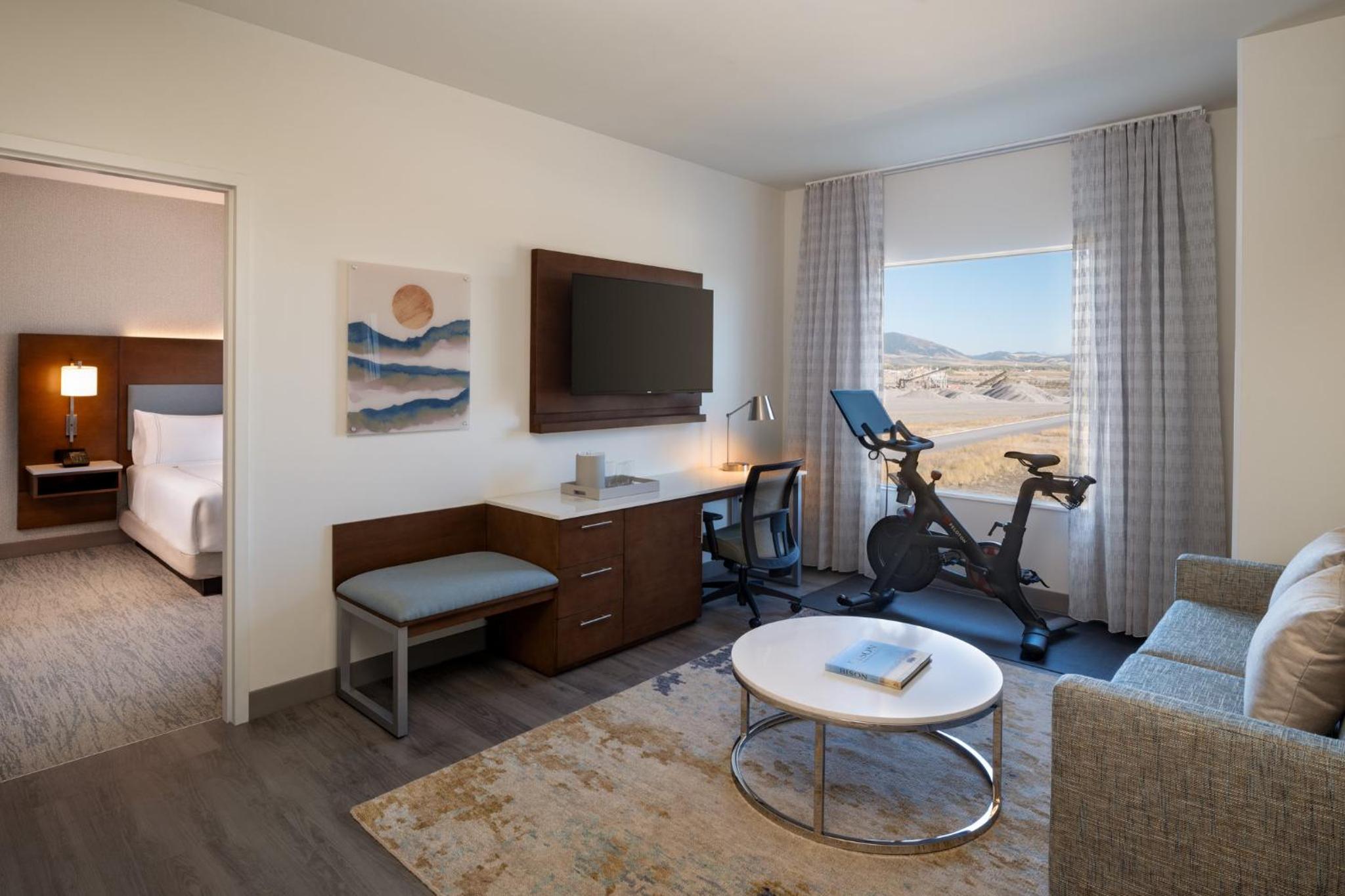 One-Bedroom King Suite with Spin Bike - Communications Accessible