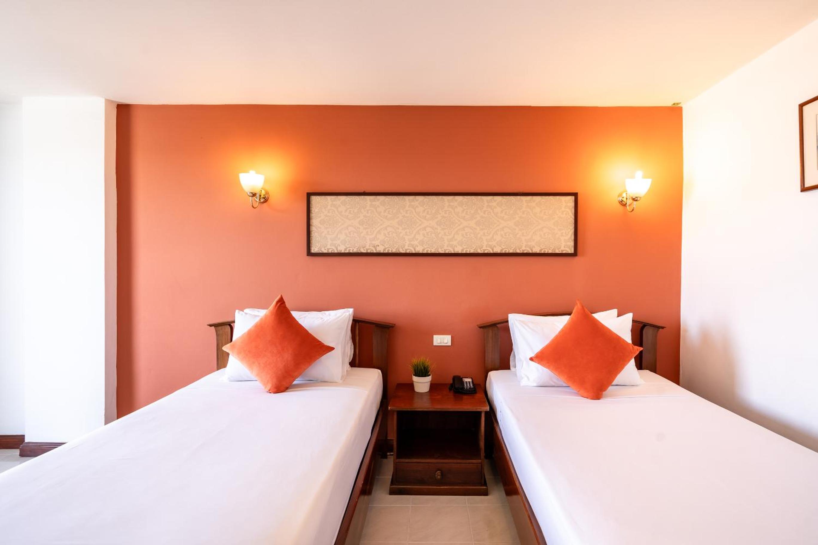 Twin Room with Pool View - Photo 19