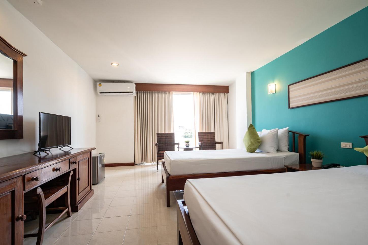 Twin Room with Pool View - Photo 11