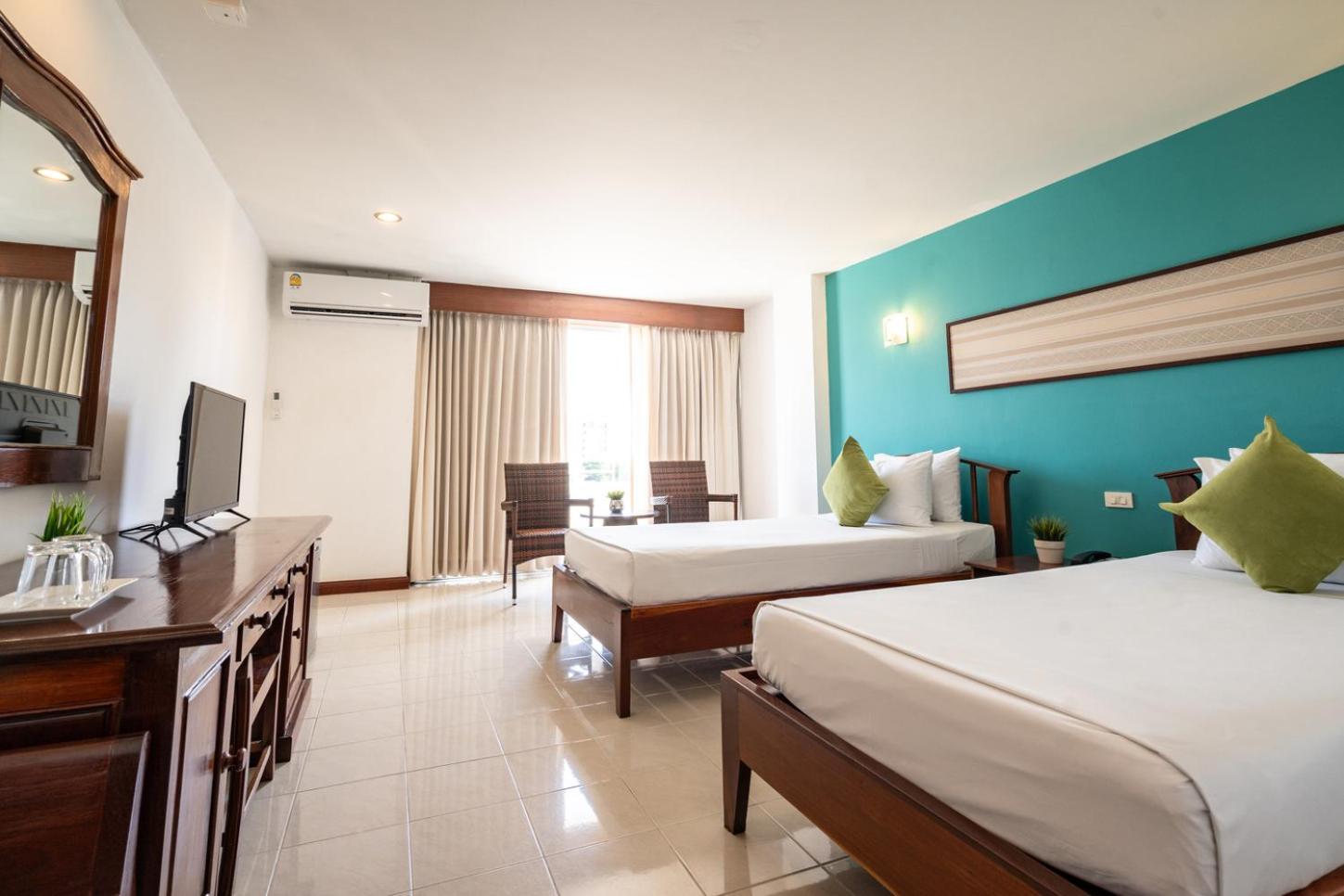 Twin Room with Pool View - Photo 9