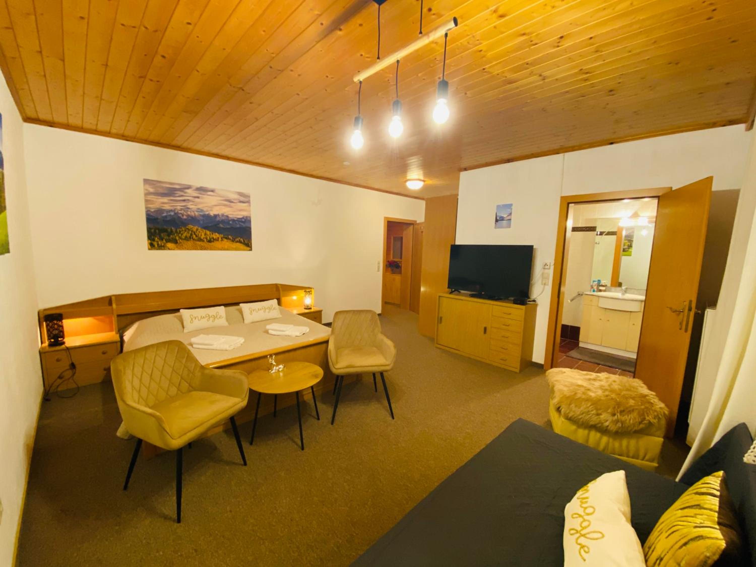 Double Room with Private Bathroom photo 3