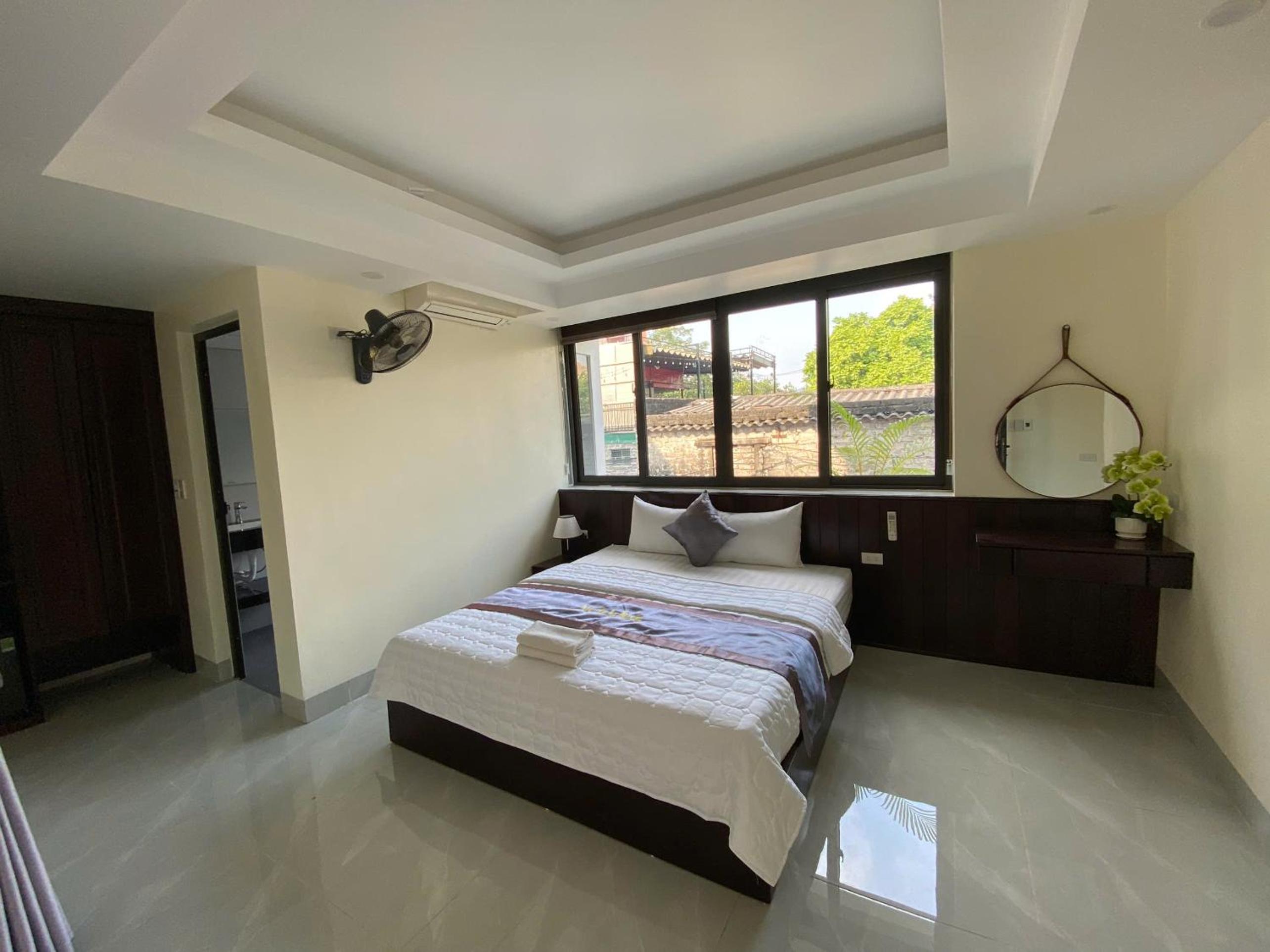 Triple Room with Pool View photo 2