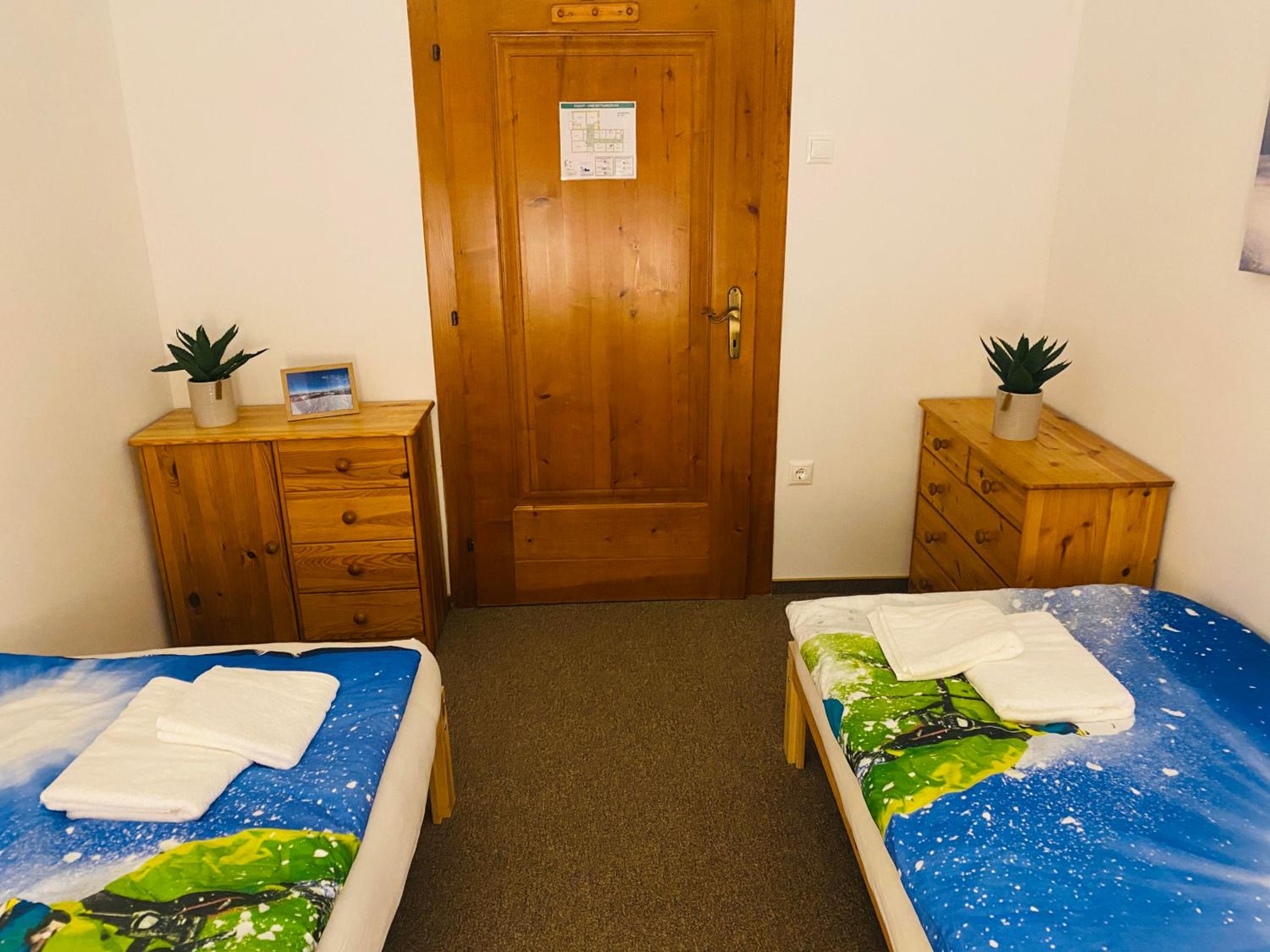 Twin Room with Shared Bathroom photo 2