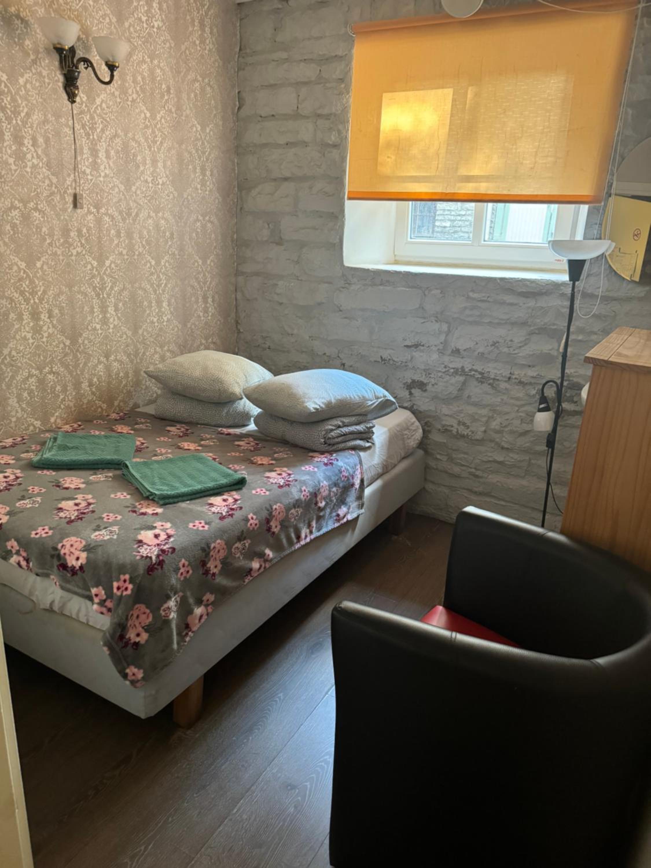 Budget Double Room - Semi-Basement Floor - Photo 8