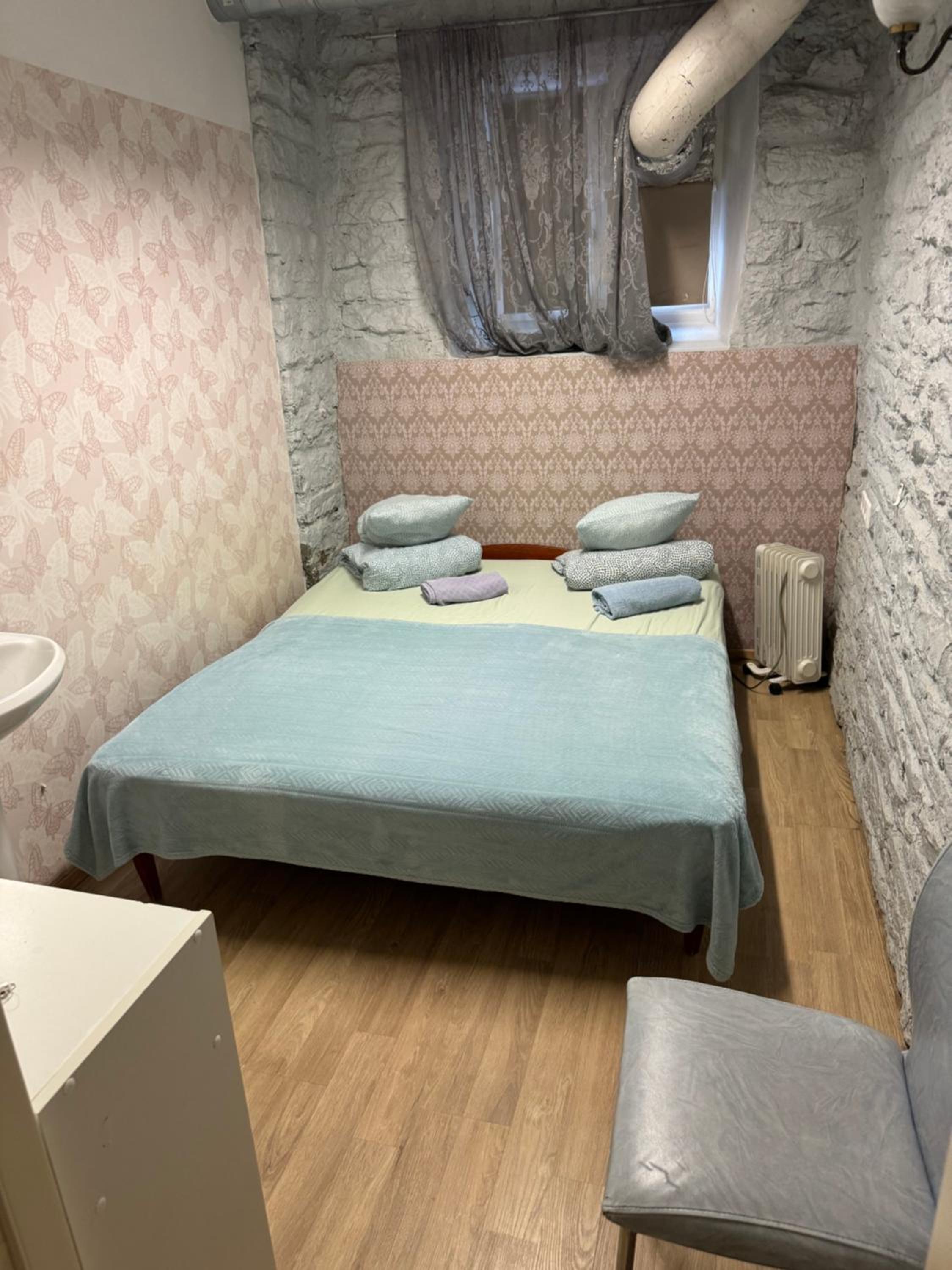 Budget Double Room - Semi-Basement Floor - Photo 7