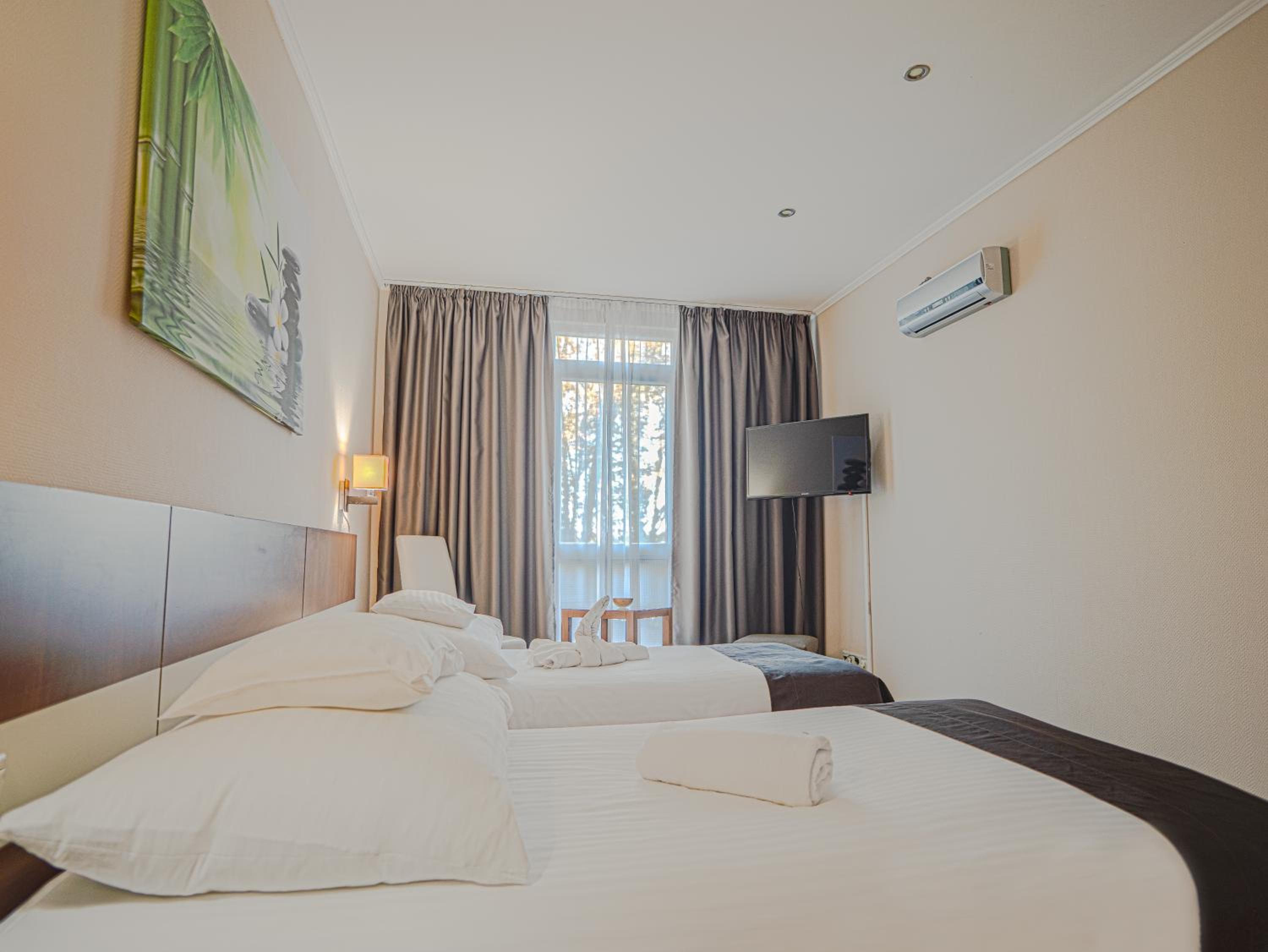 Double or Twin Room with Balcony - Photo 7