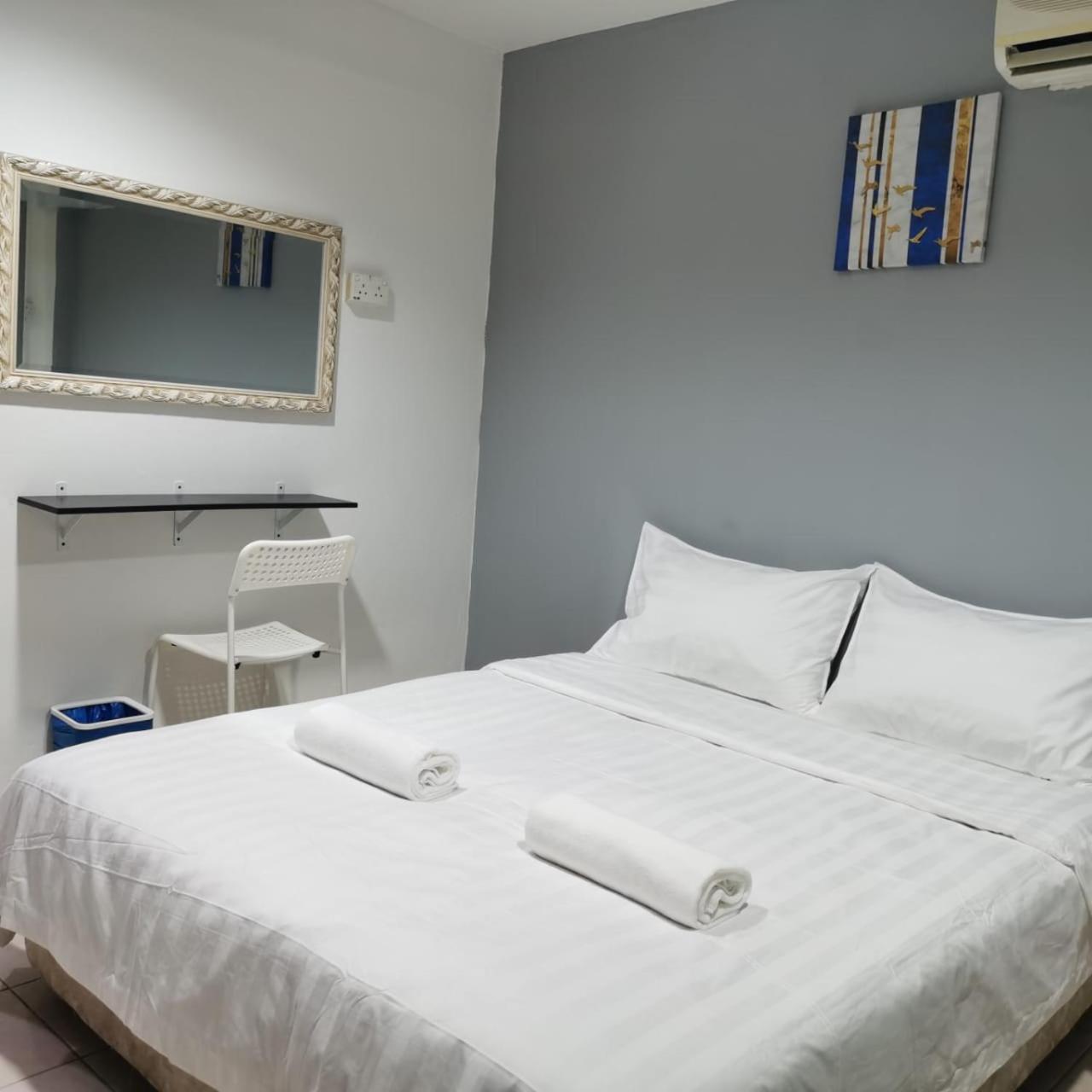 Standard Double or Twin Room - Photo 2