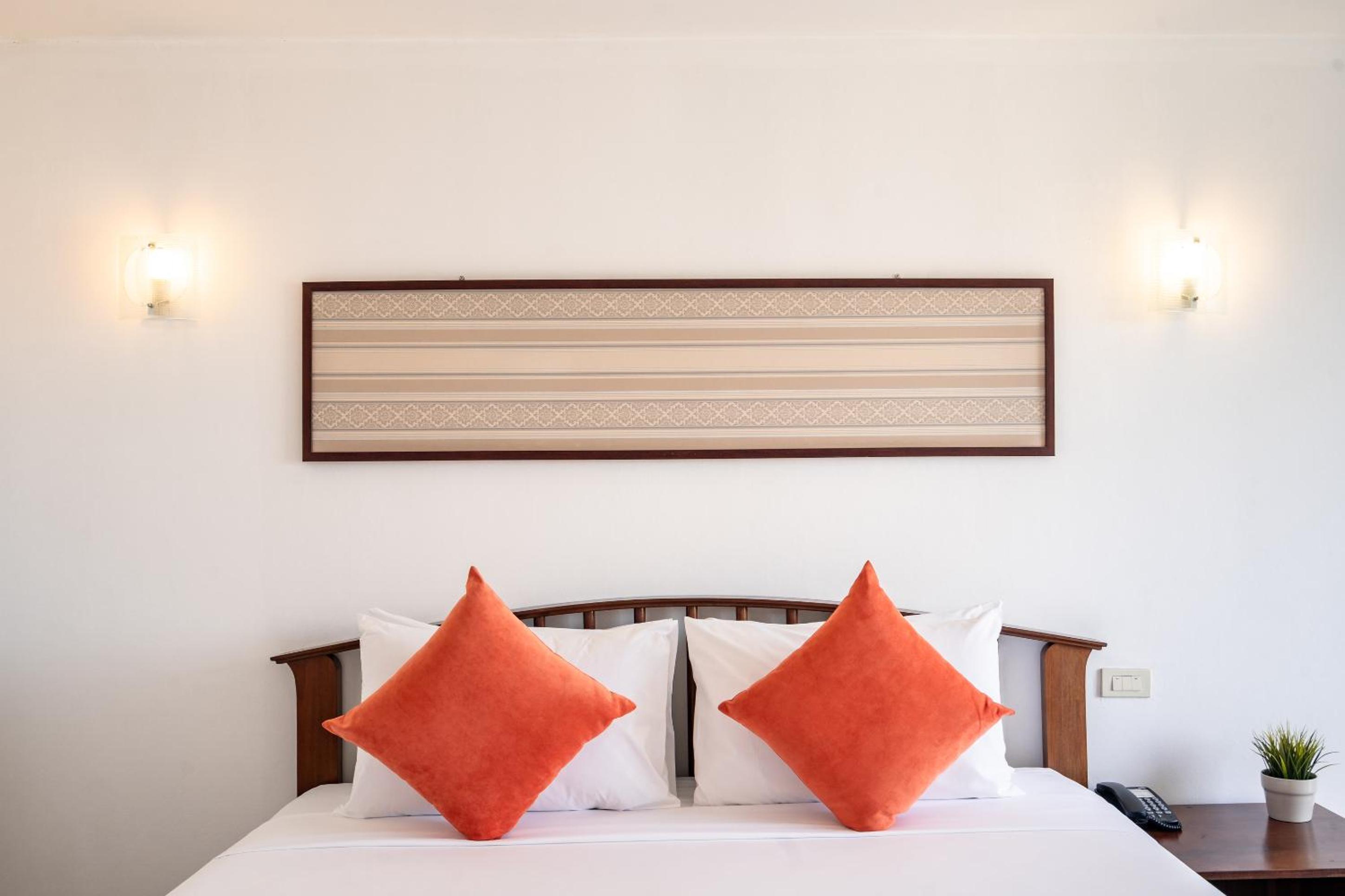 Double Room with Pool View - Photo 2