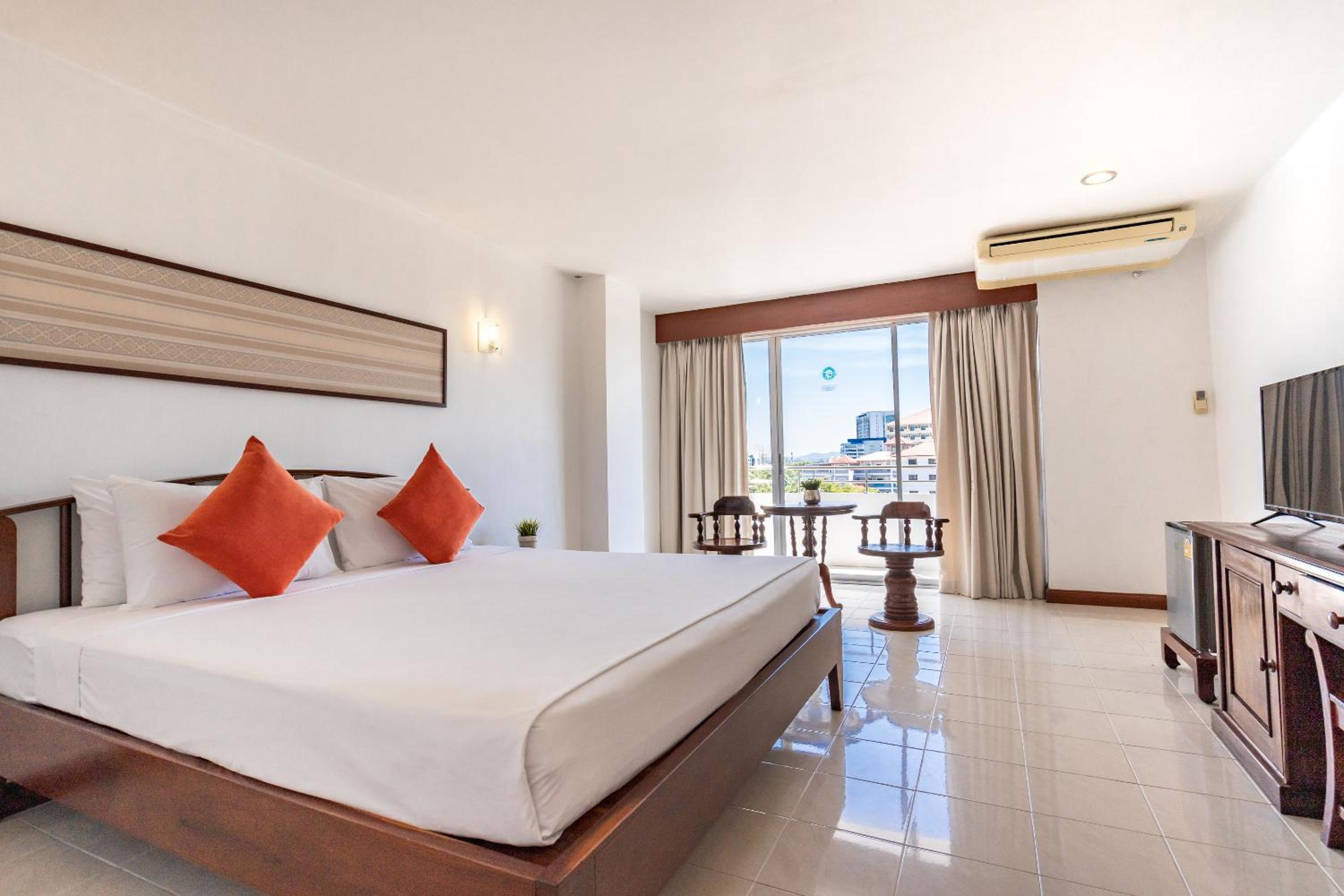 Double Room with Pool View - Photo 1