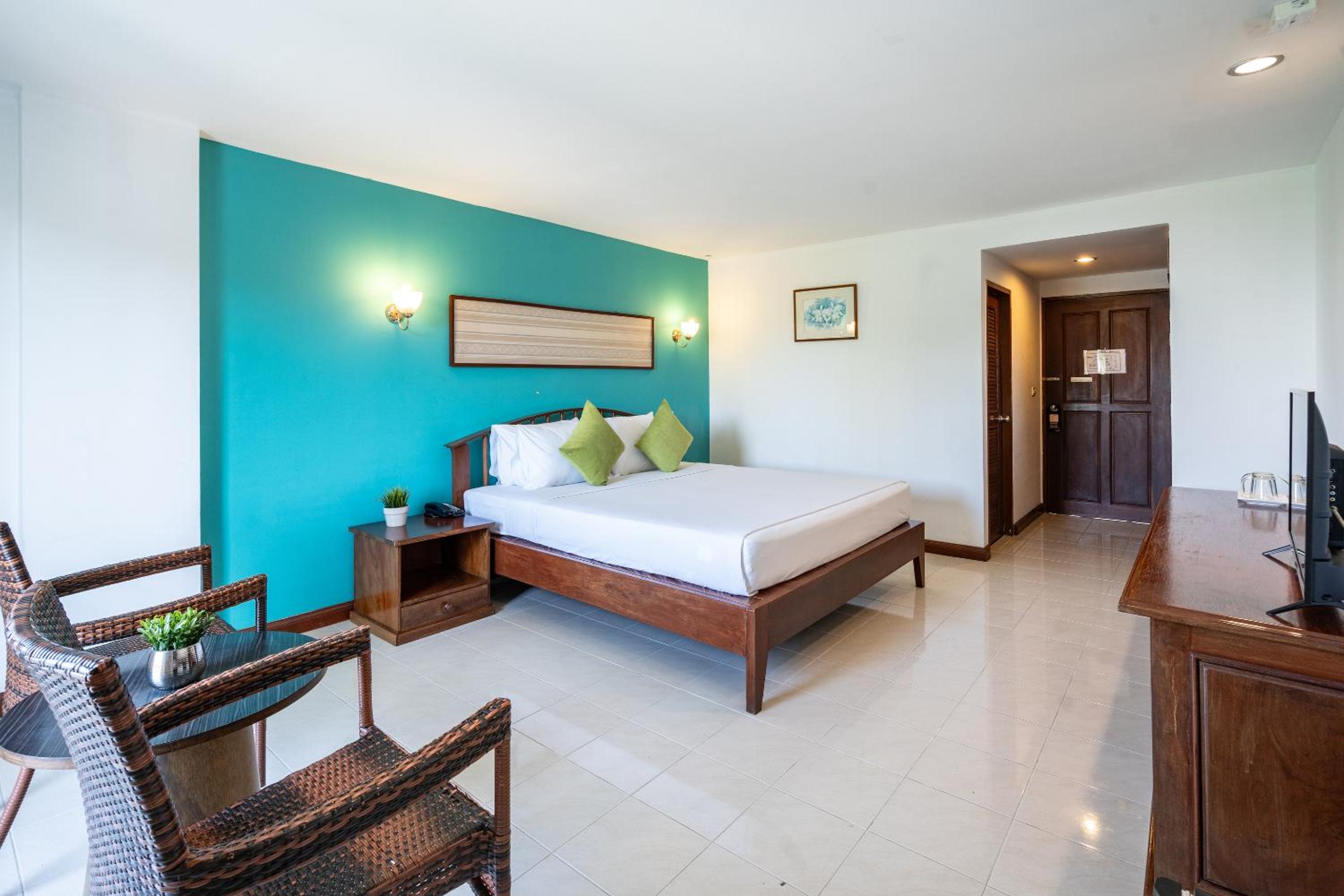 Double Room with Pool View - Photo 19