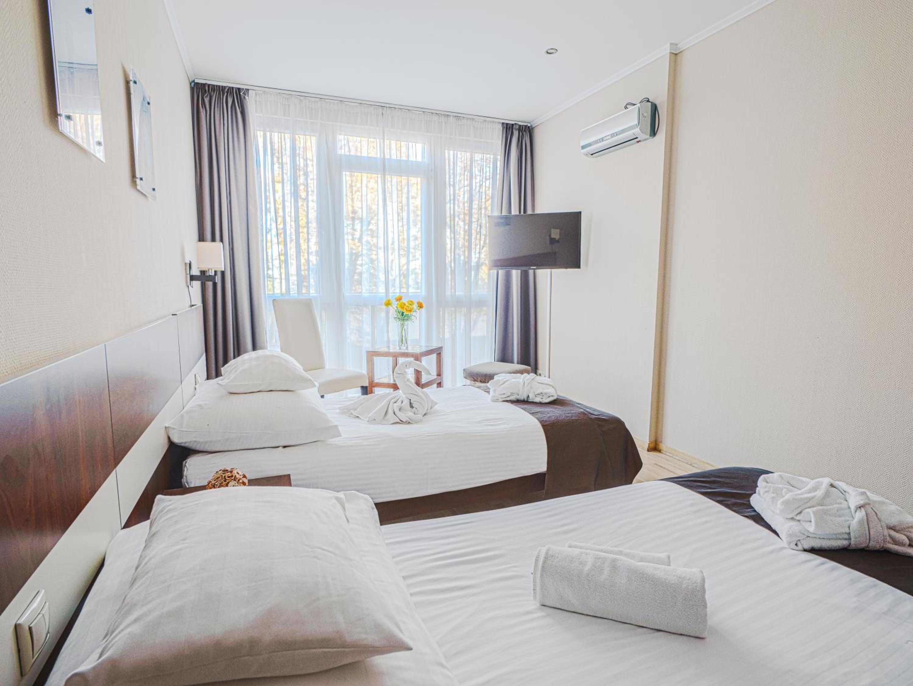 Double or Twin Room with Balcony - Photo 1