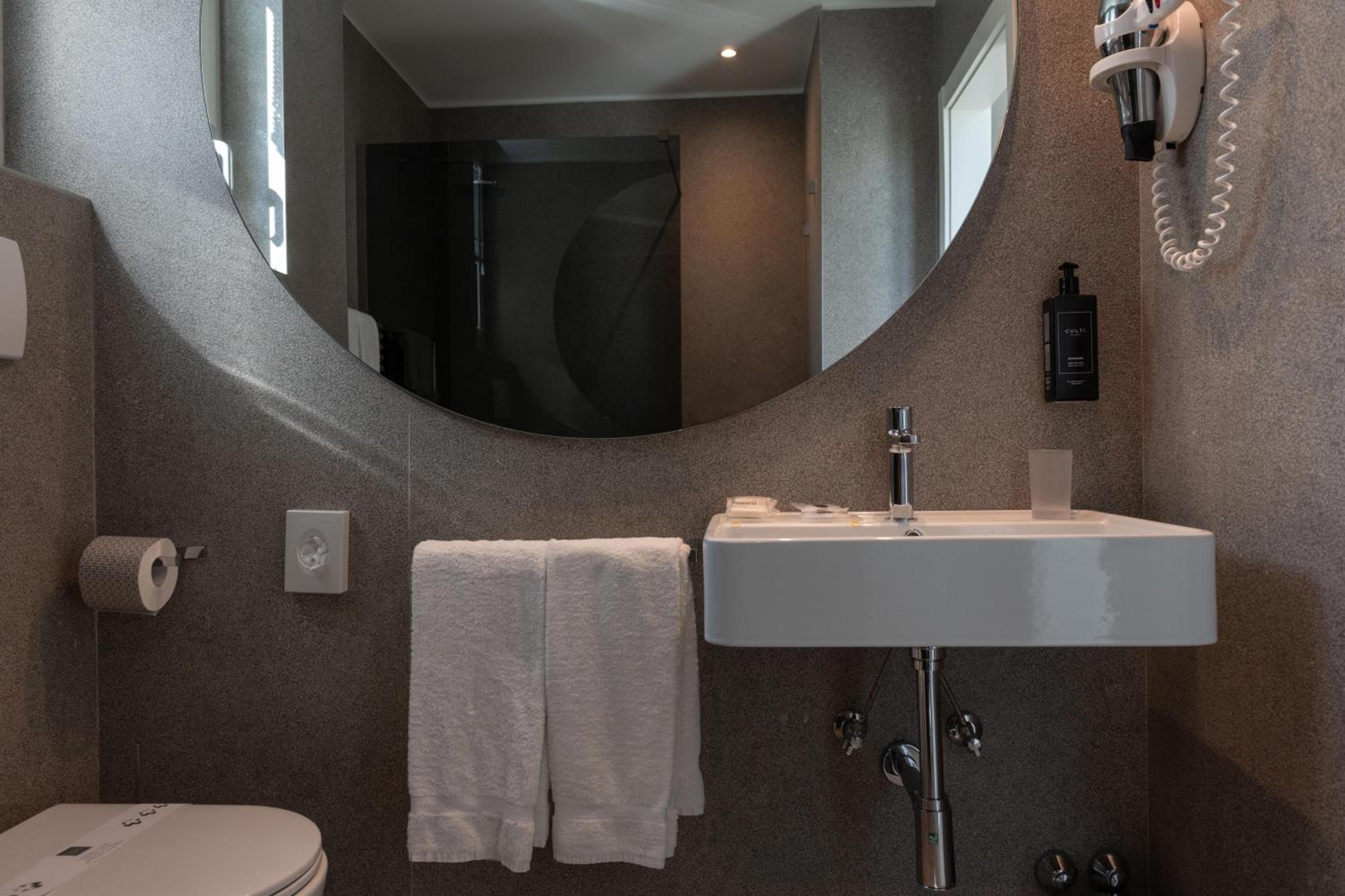 Junior Suite with Balcony photo 2