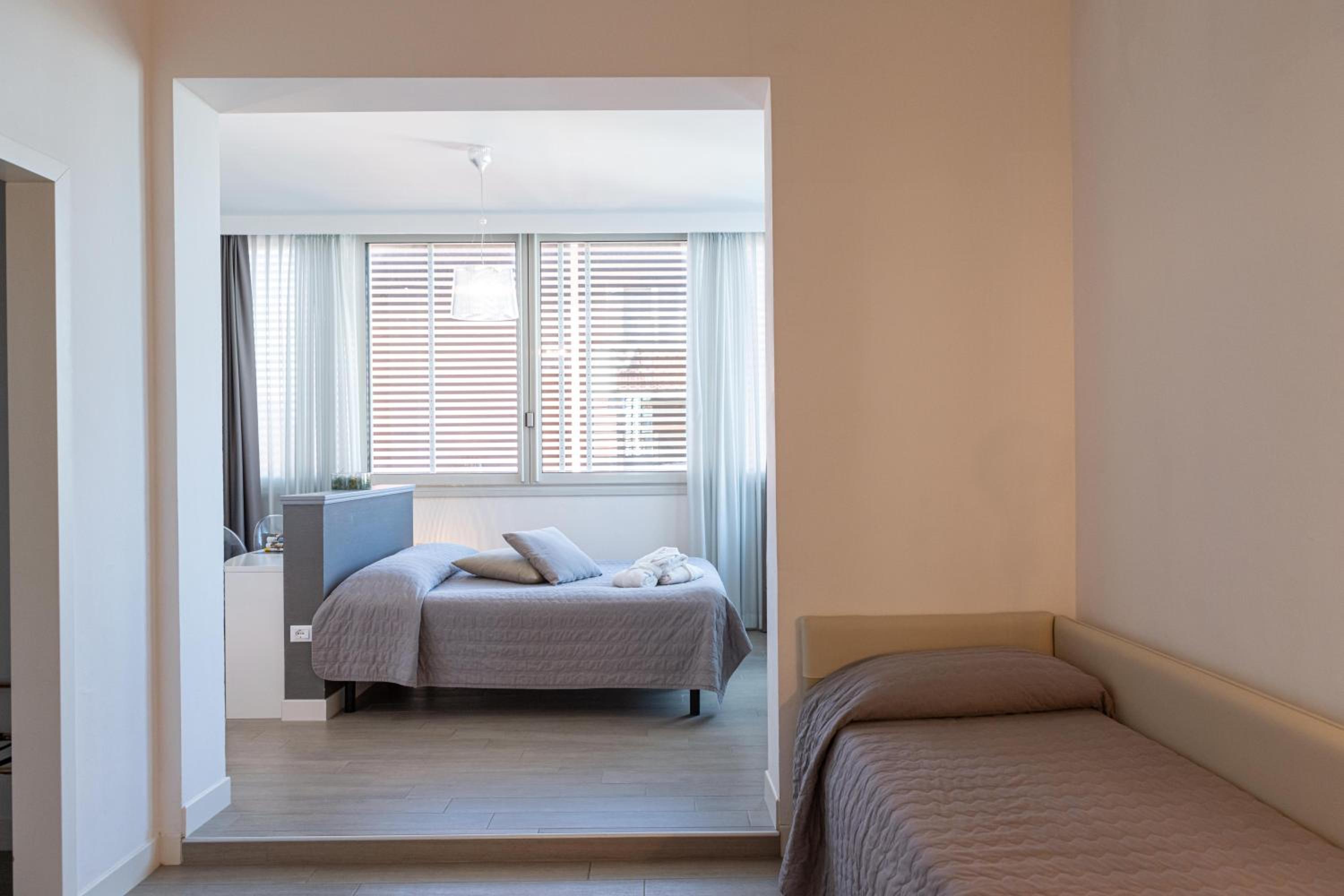 Junior Suite with Side Sea View - Photo 11
