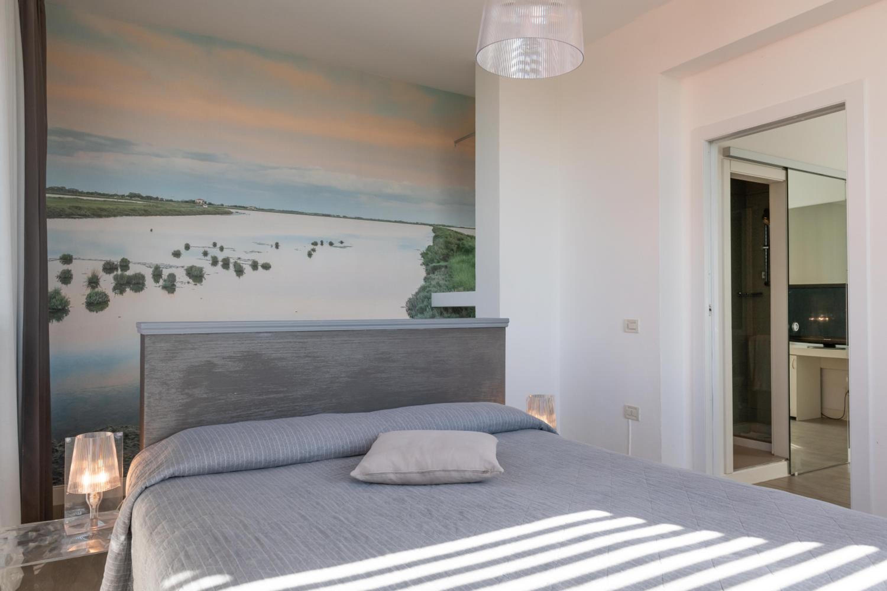 Junior Suite with Side Sea View - Photo 4