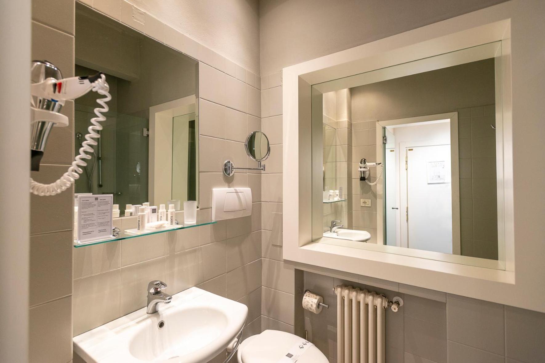 Junior Suite with Side Sea View - Photo 5