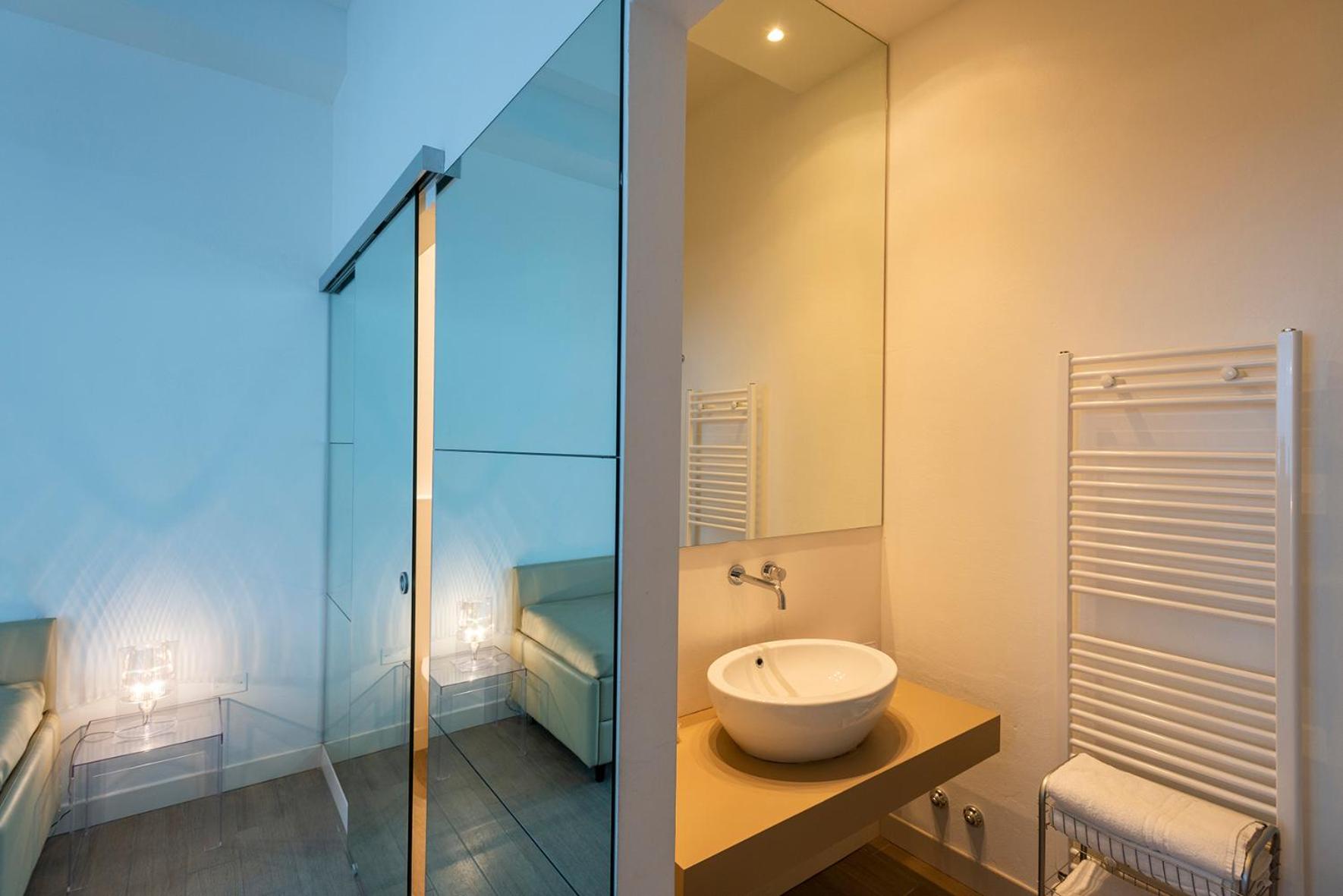 Junior Suite with Side Sea View - Photo 7