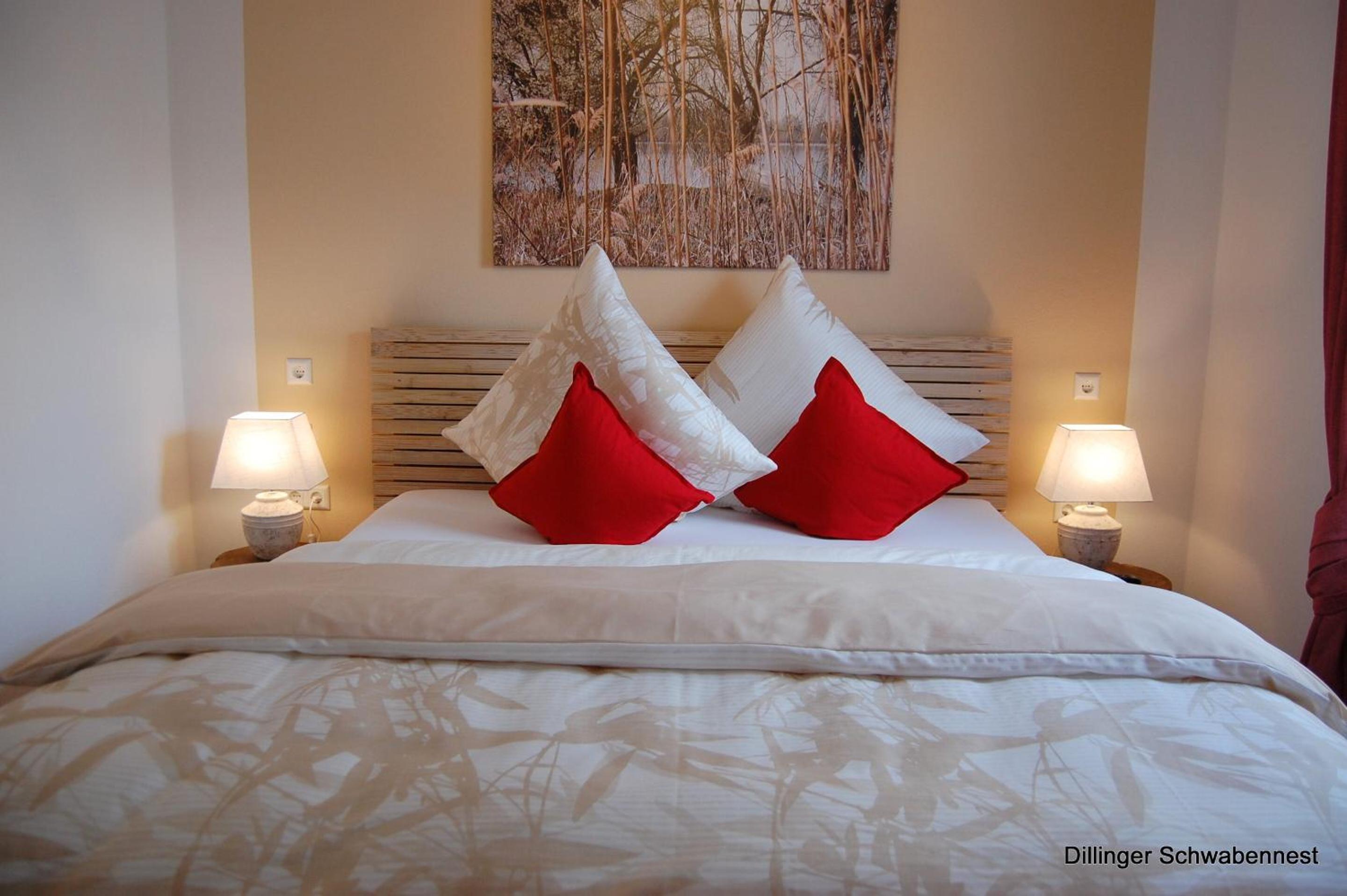 One-Bedroom Superior Apartment - Photo 2