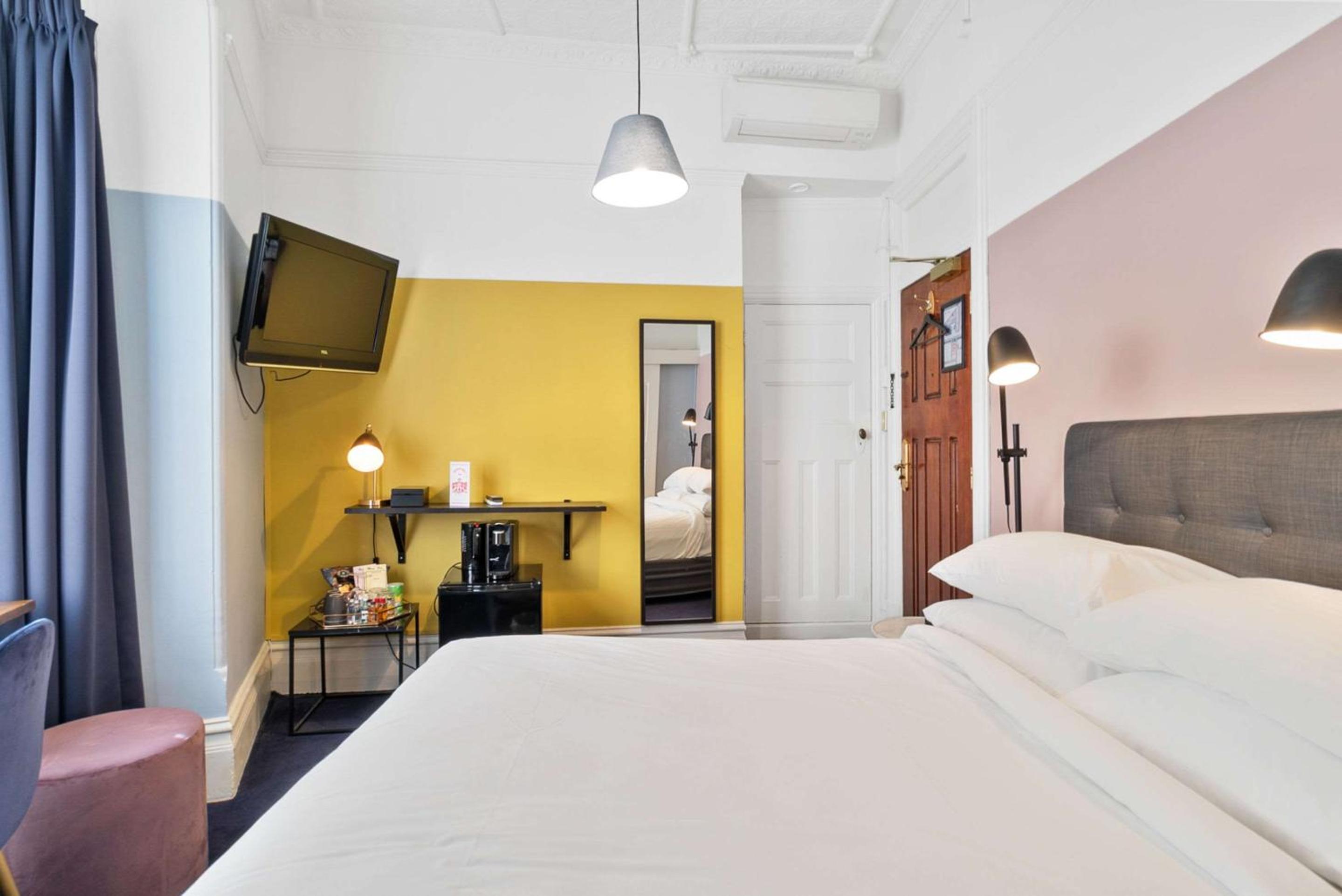 Superior Double Suite - Non-Smoking photo 2