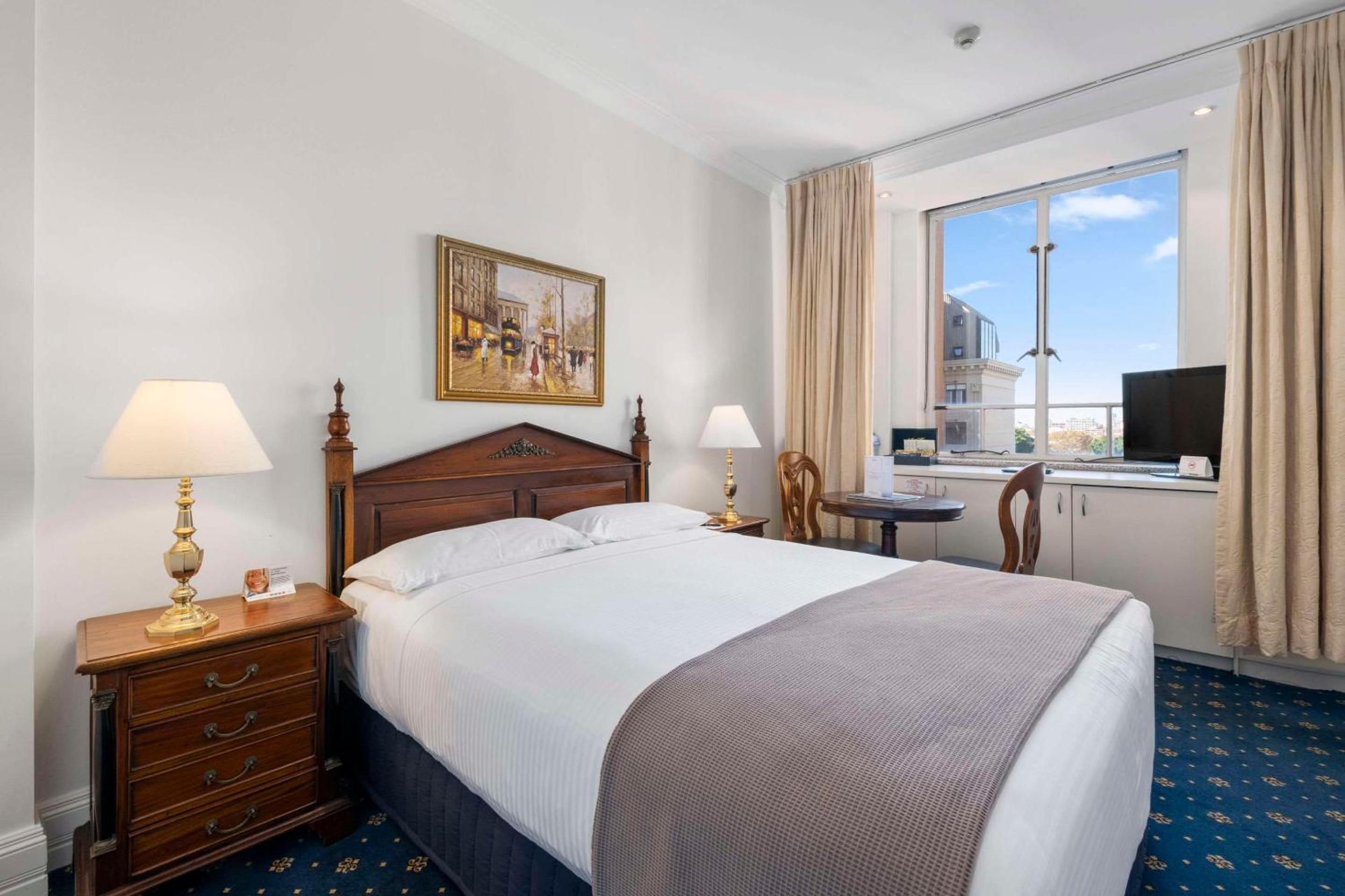 Deluxe Queen Room - Free Wifi