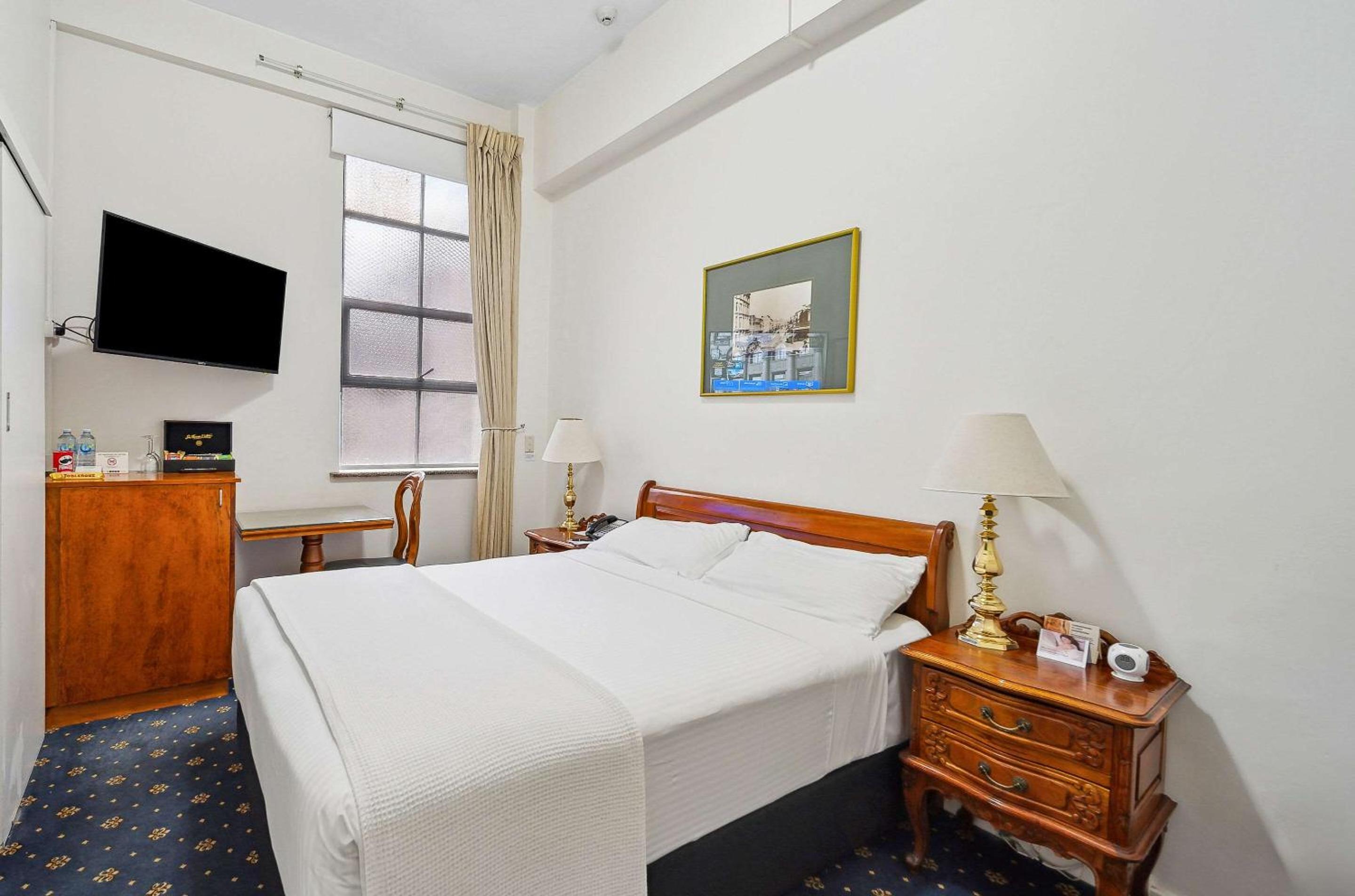 Boutique Double Room - Free Wifi thumbnail 5