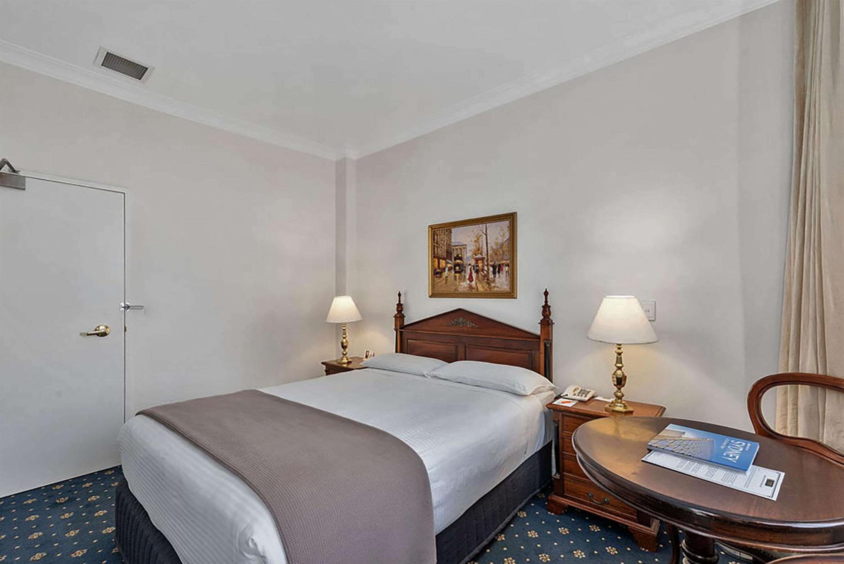 Deluxe Queen Room - Free Wifi thumbnail 6