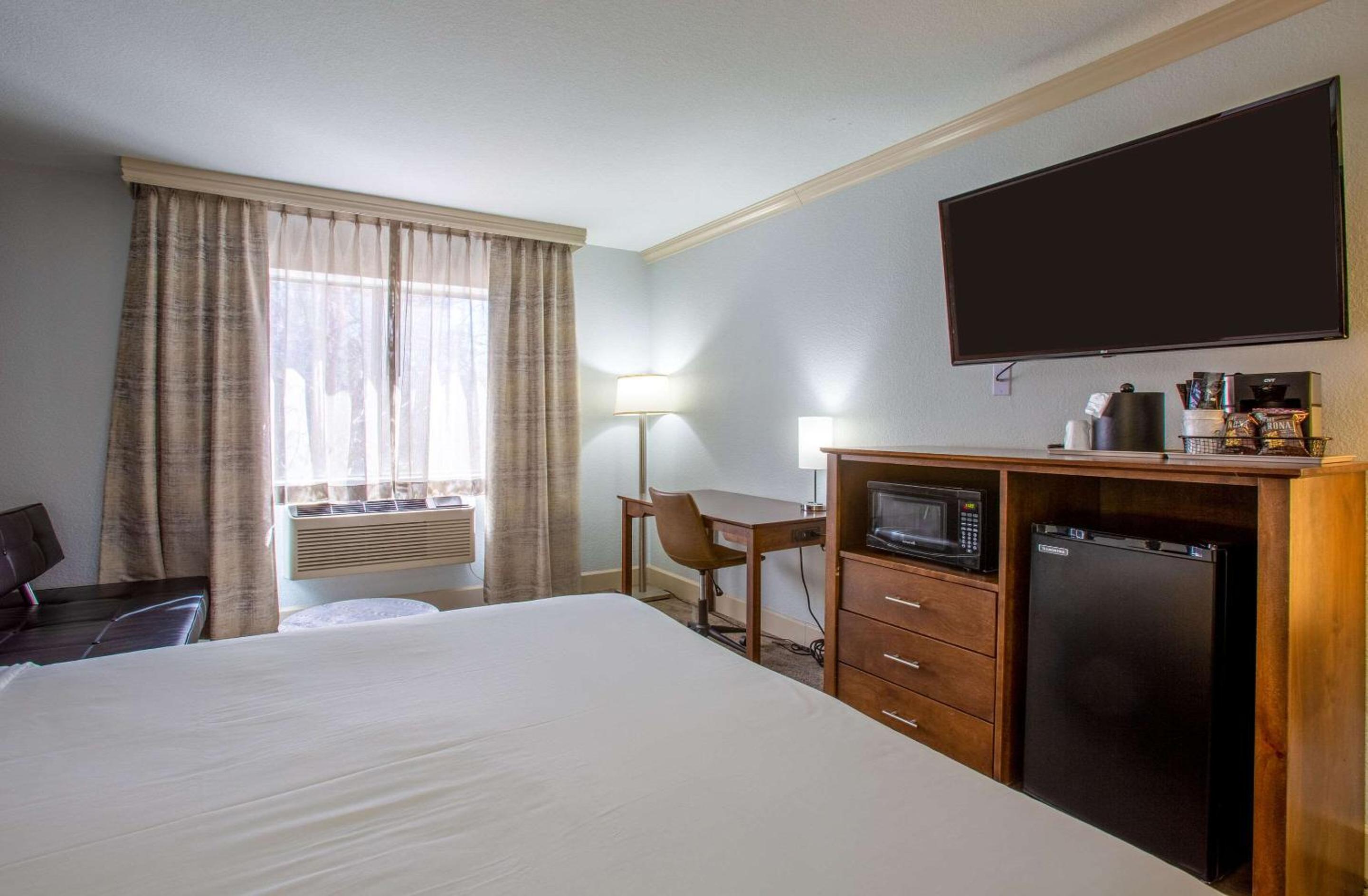 Room with Two Queen Beds and Sofa - Photo 15