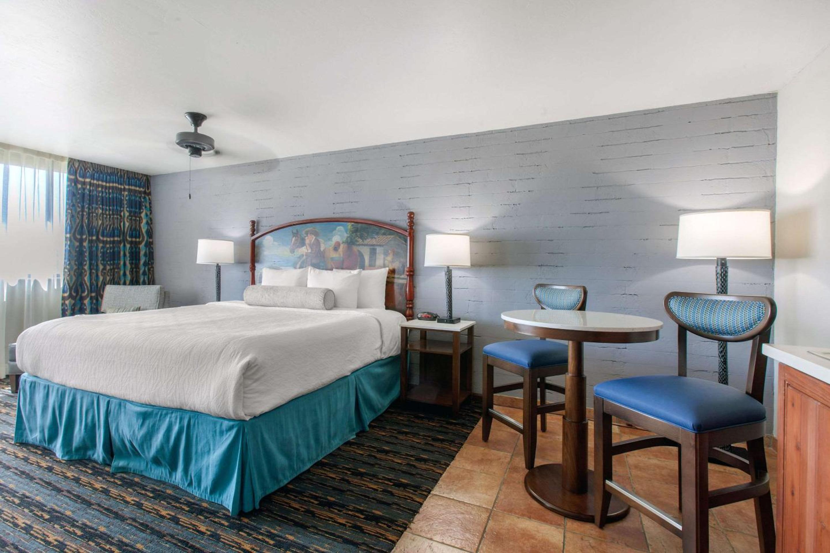 King Room - Non-Smoking - Photo 1