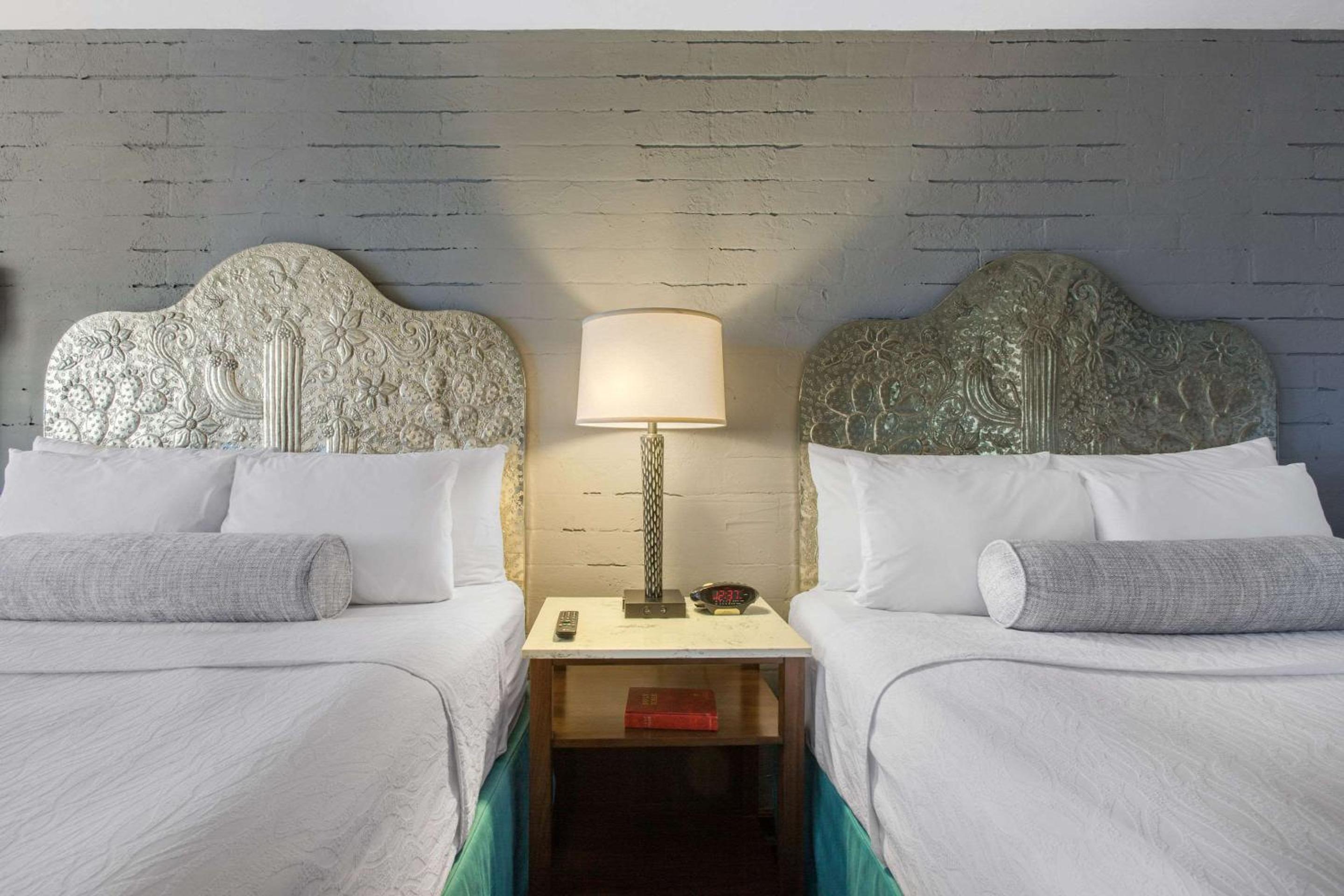 Queen Room with Two Queen Beds - Non-Smoking - Photo 1