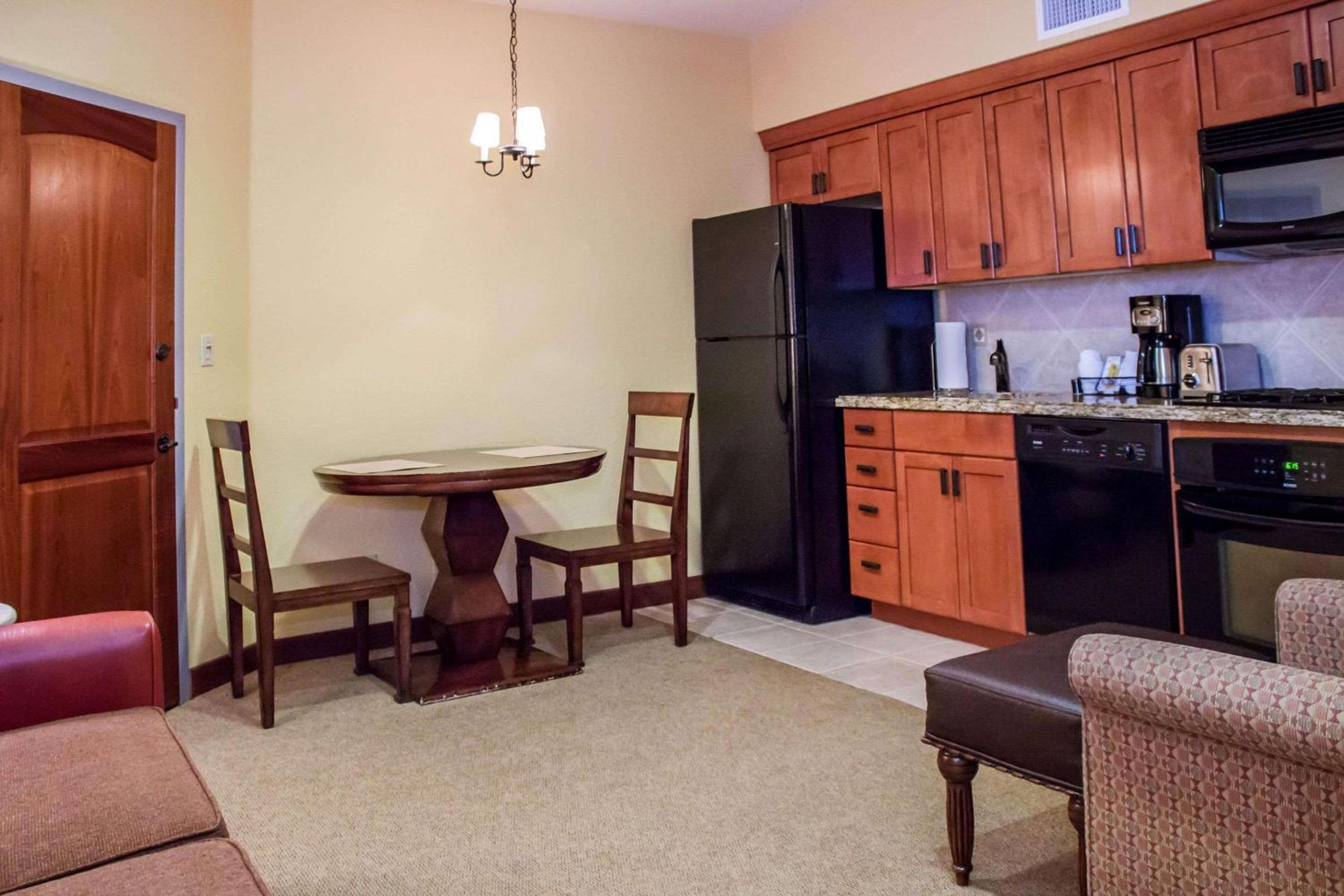 One-Bedroom Junior Suite photo 3