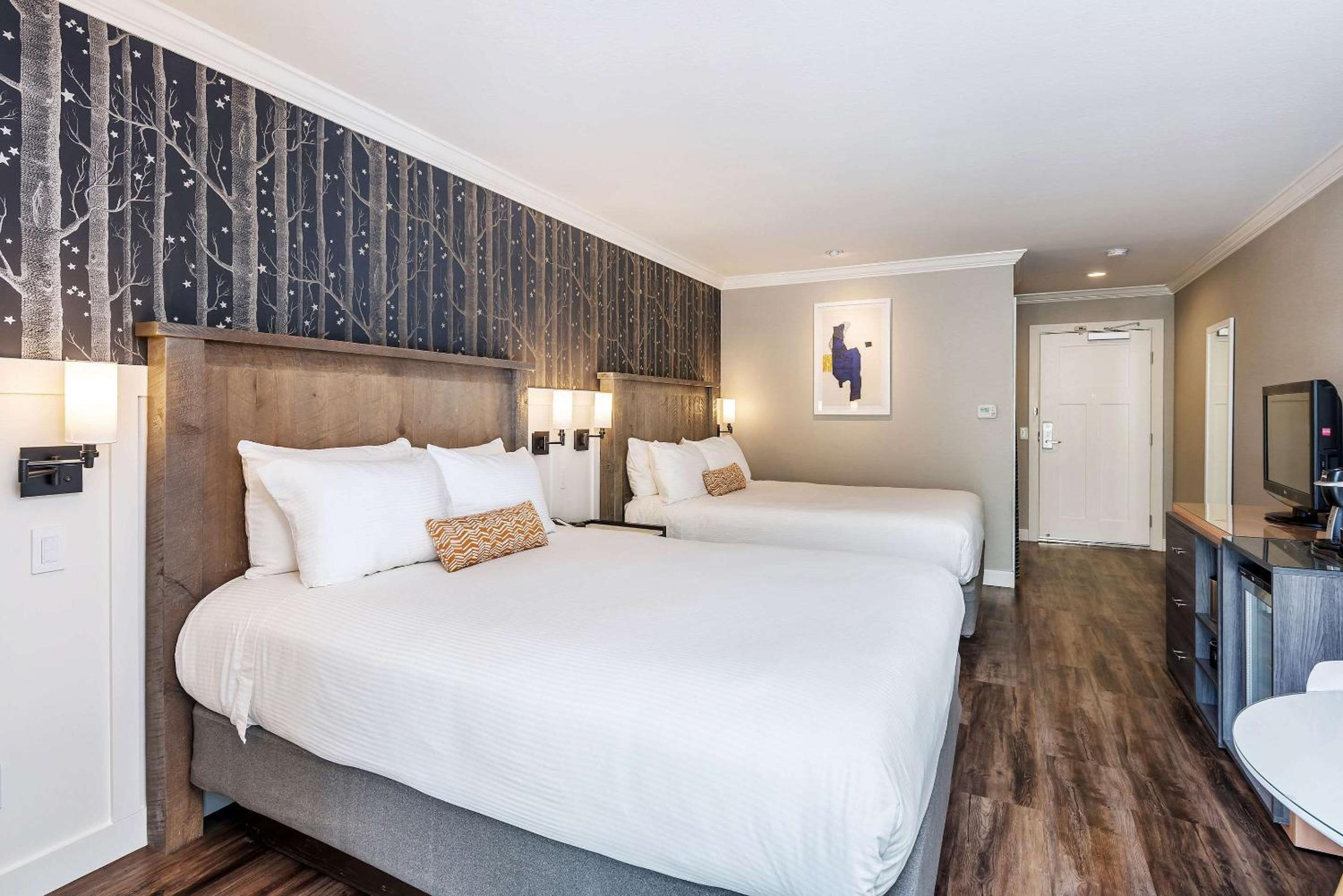 Standard Queen Room with Two Queen Beds - Non-Smoking - Photo 1