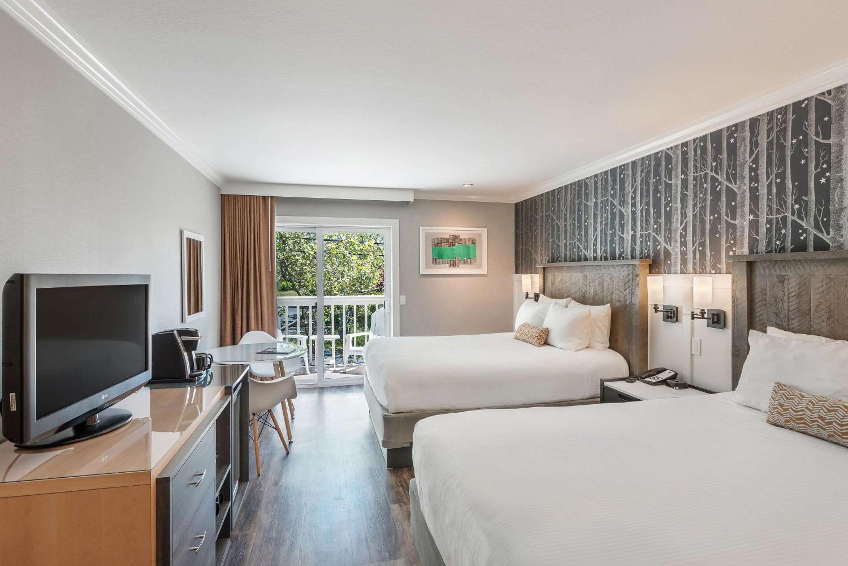 Queen Room with Two Queen Beds and Patio - Non-Smoking - Photo 1