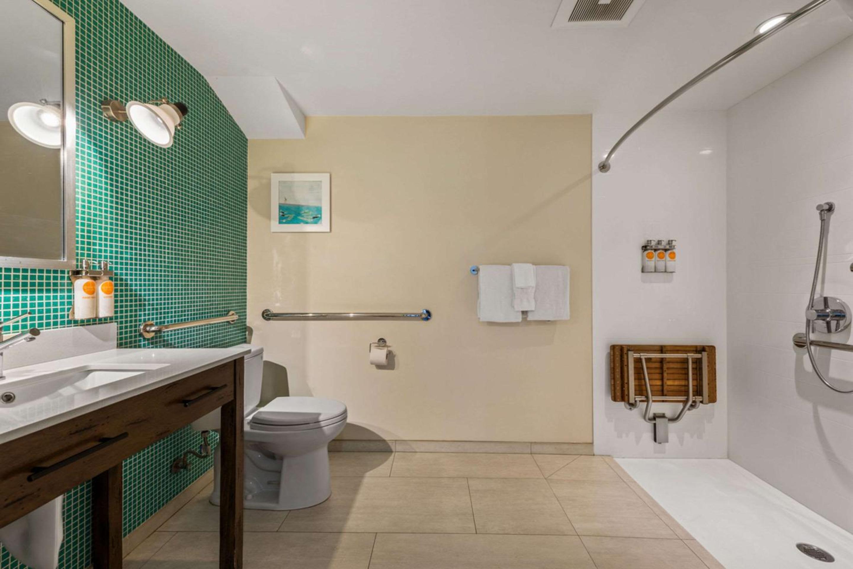 King Room - Accessible/Non-Smoking - Photo 6