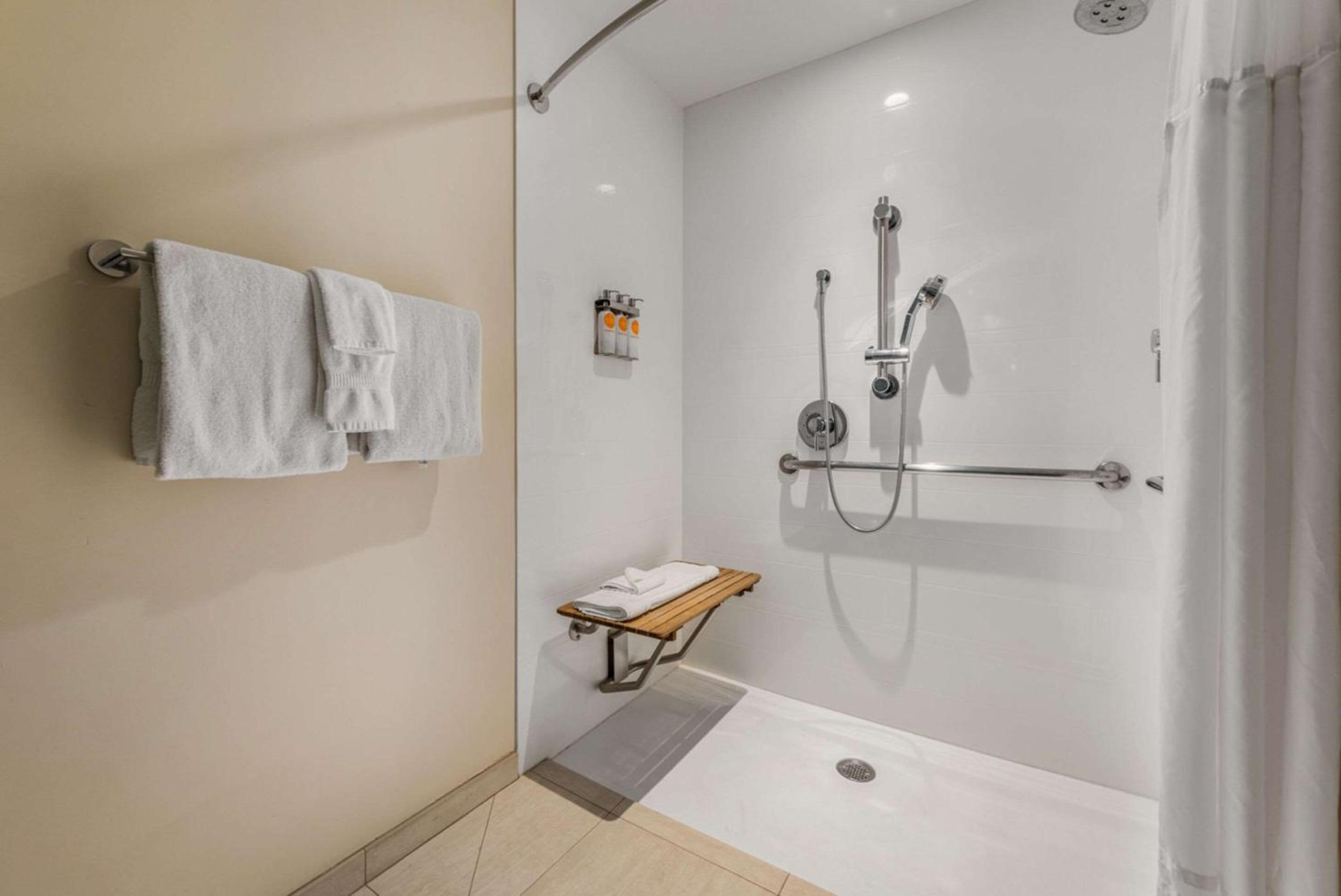 King Room - Accessible/Non-Smoking - Photo 8