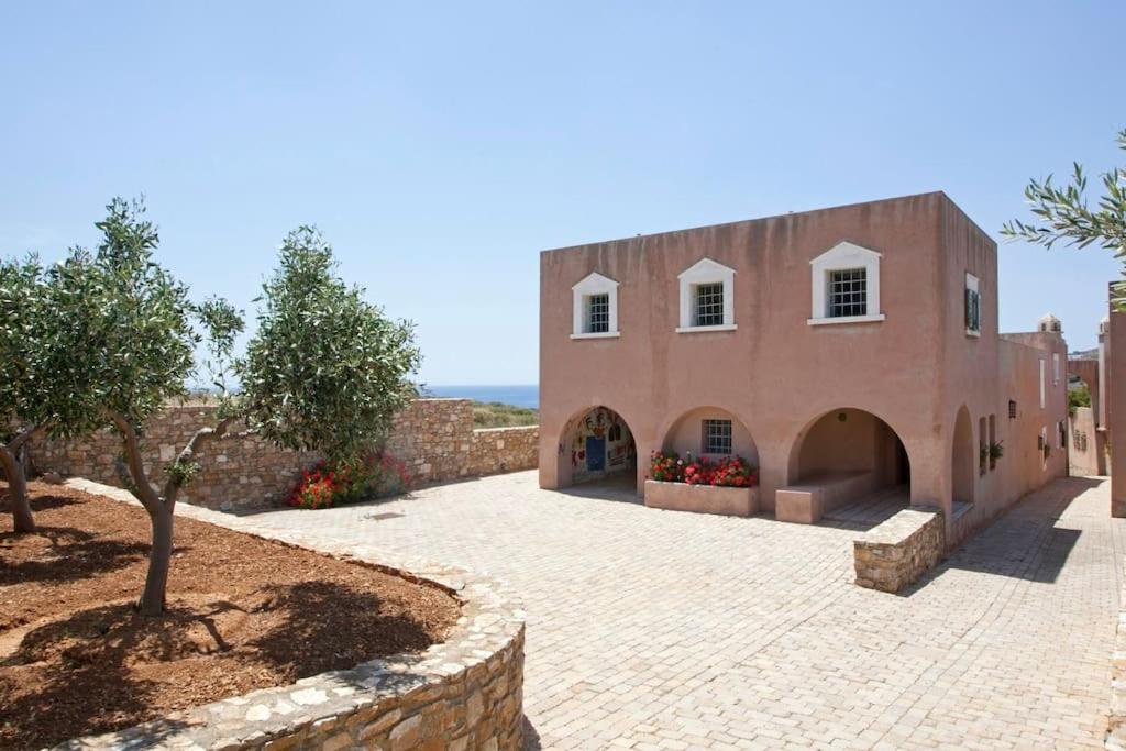 Villa photo 2