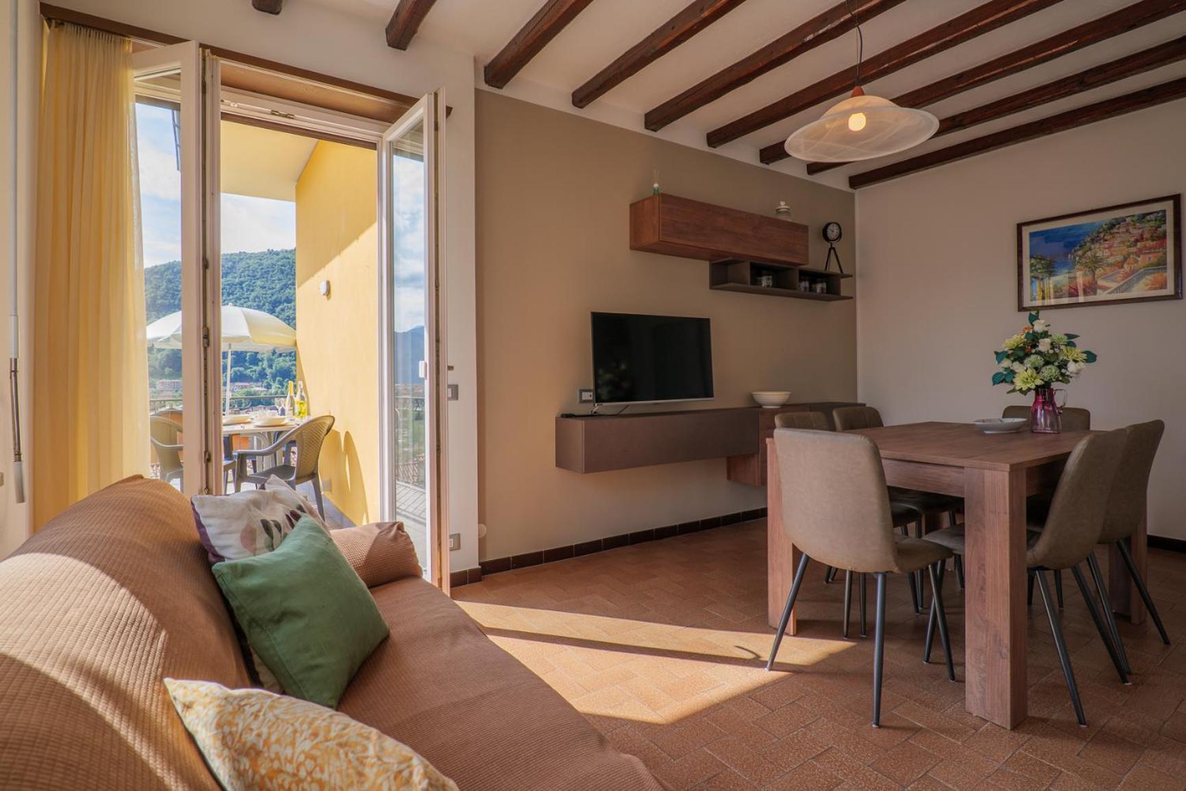 Apartment with Balcony photo 3