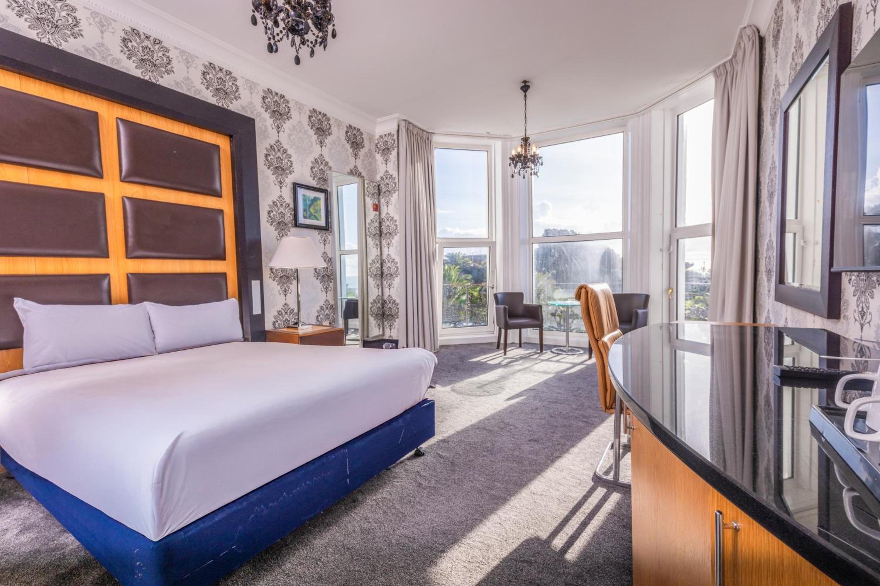Standard King Room with Sea View