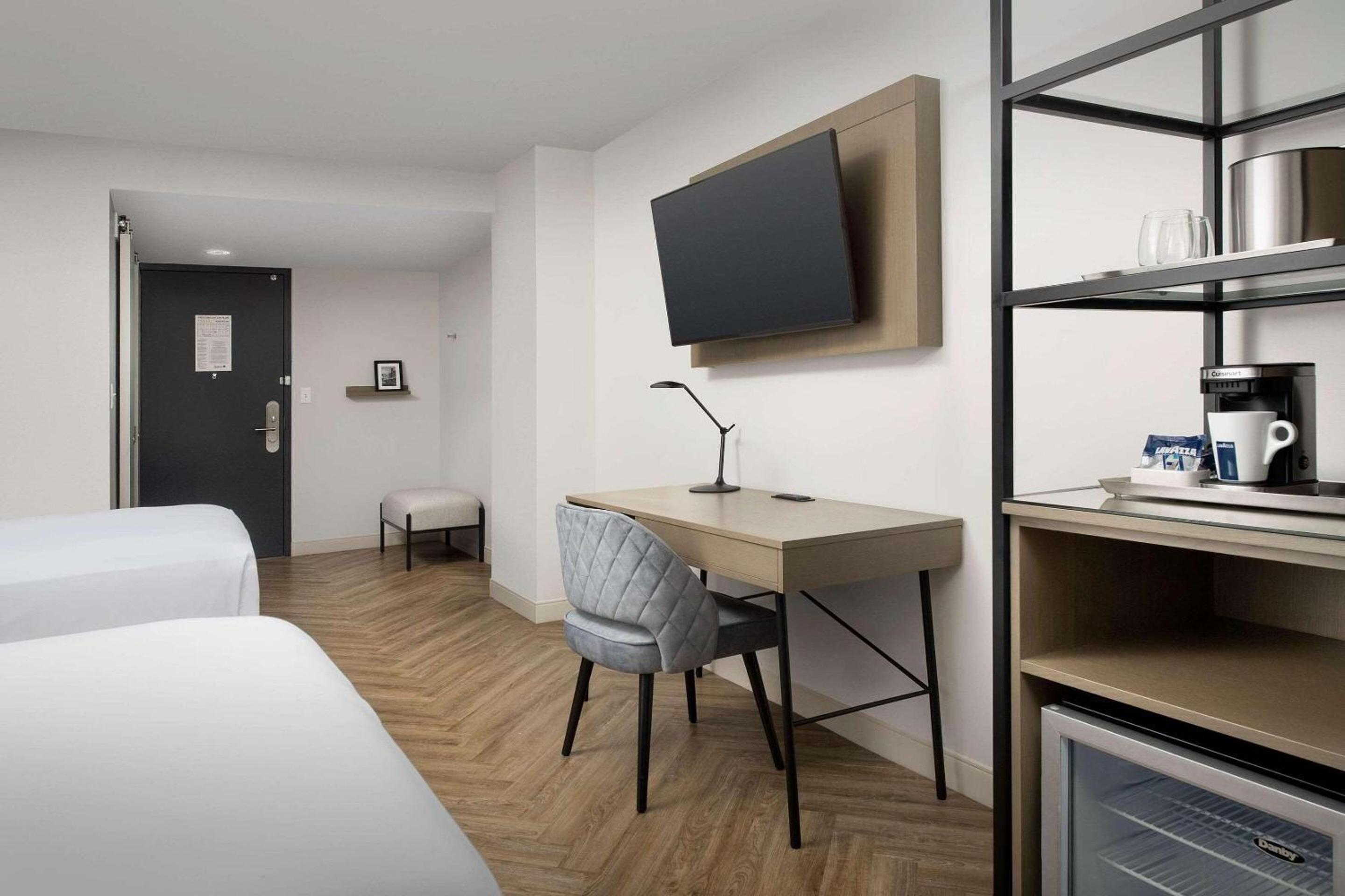 Double Room with Two Double Beds - Disability Access - Photo 1